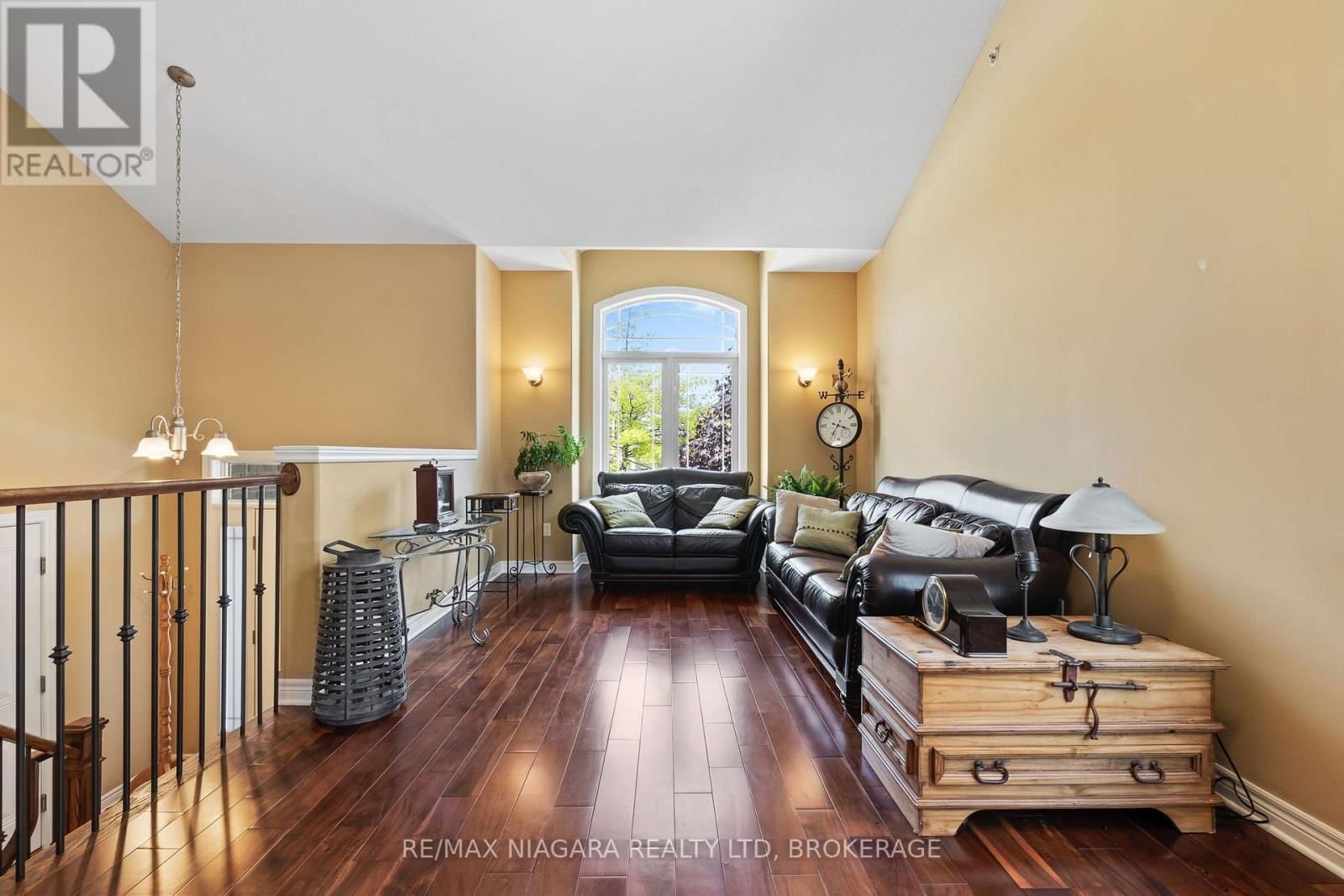 8 CORBIN STREET Image 4