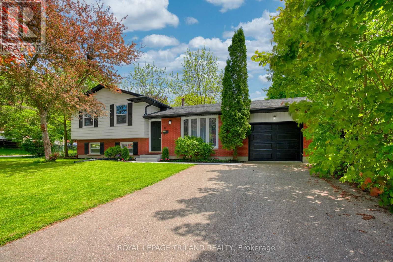 35 ROLLSCOURT GARDENS Image 1