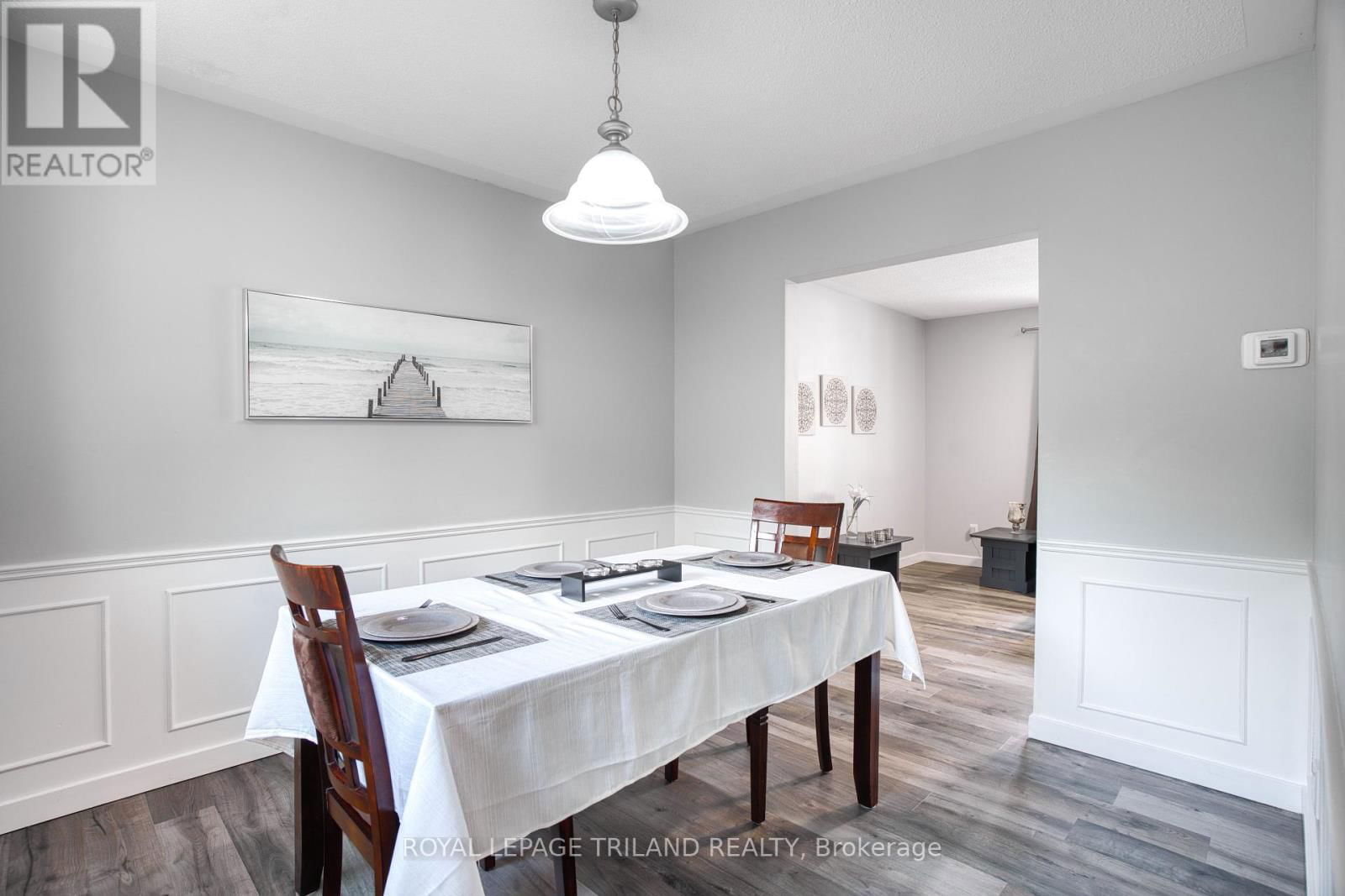 35 ROLLSCOURT GARDENS Image 11