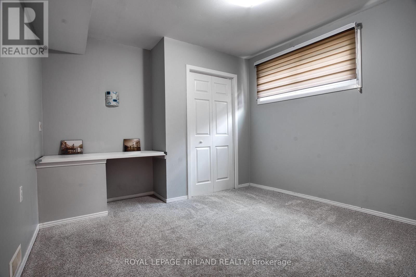 35 ROLLSCOURT GARDENS Image 21
