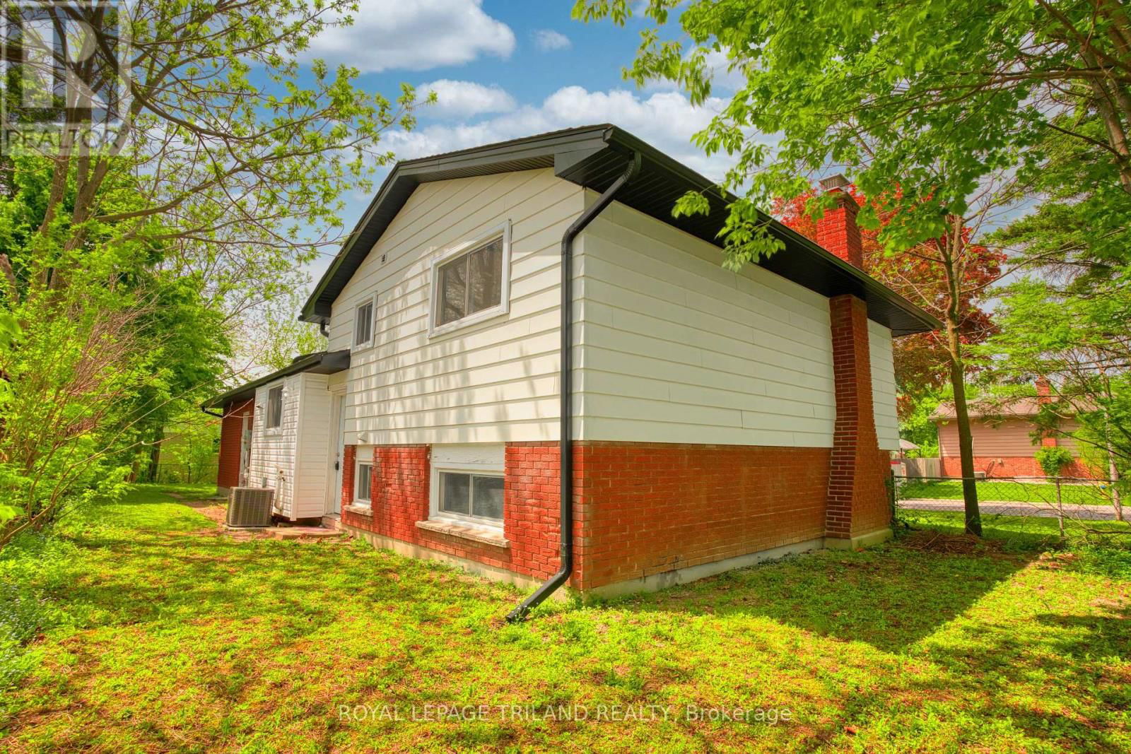 35 ROLLSCOURT GARDENS Image 4