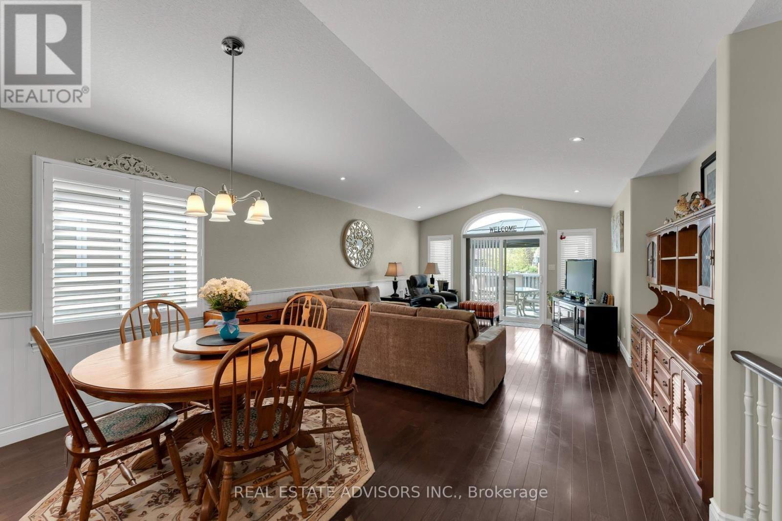 1124 CROSSFIELD AVENUE Image 12