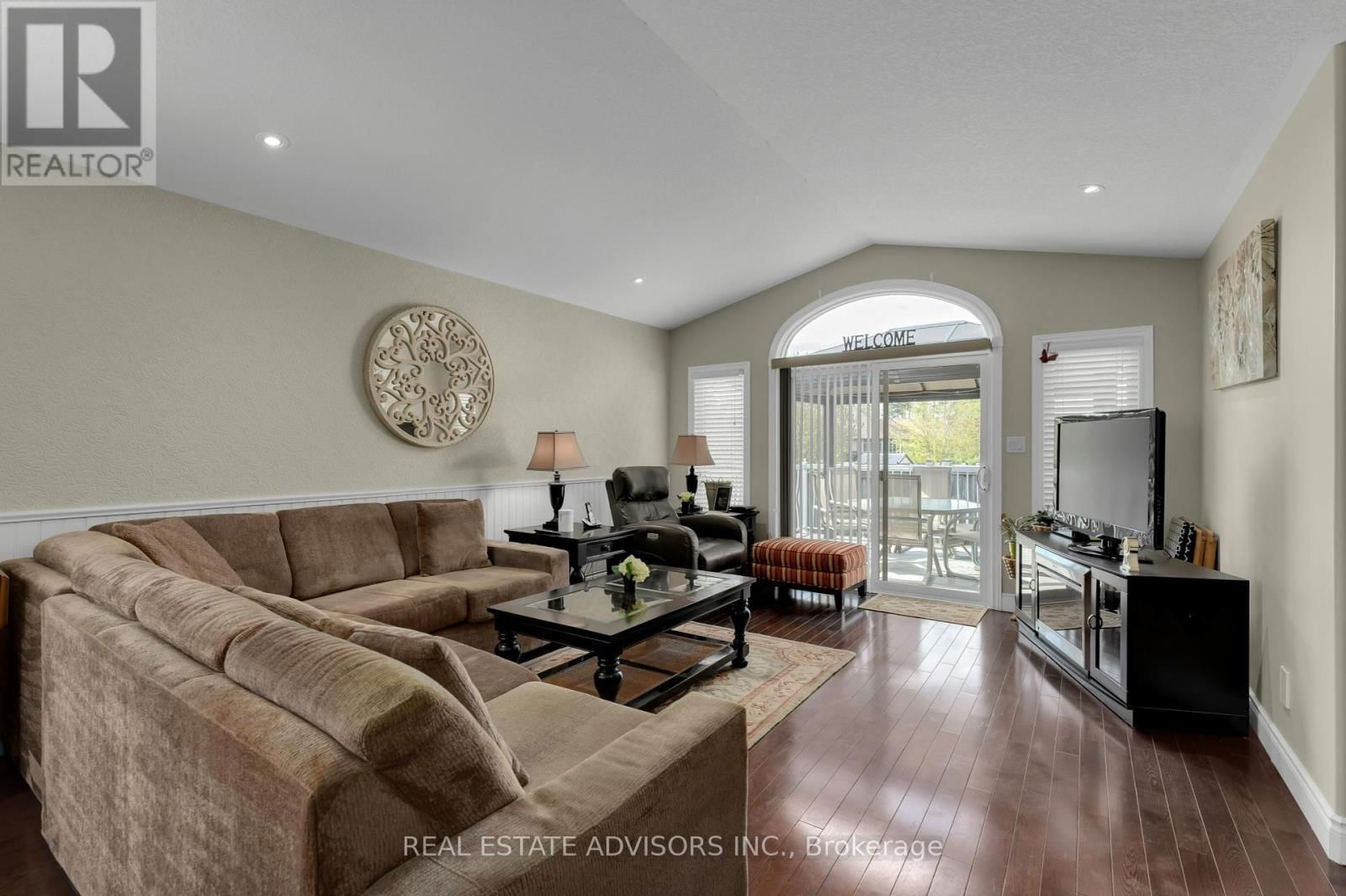 1124 CROSSFIELD AVENUE Image 14