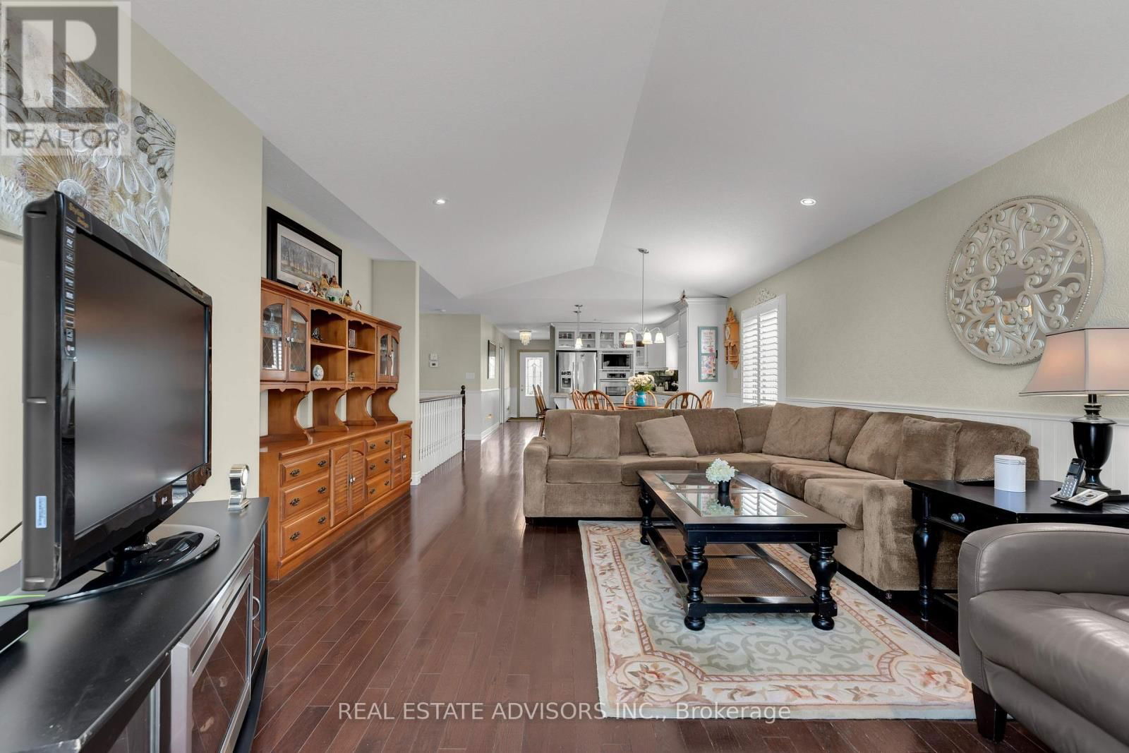 1124 CROSSFIELD AVENUE Image 15