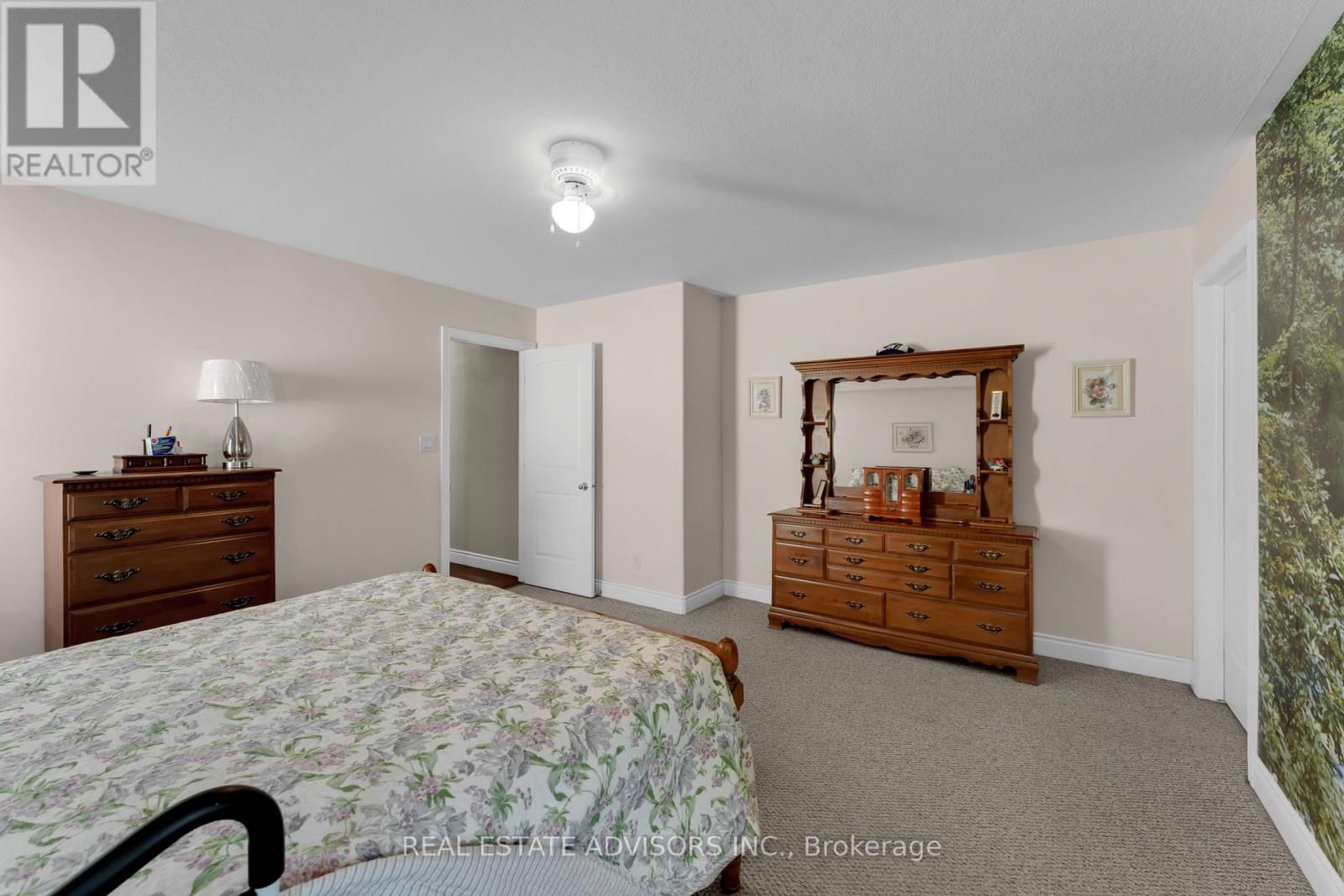1124 CROSSFIELD AVENUE Image 22