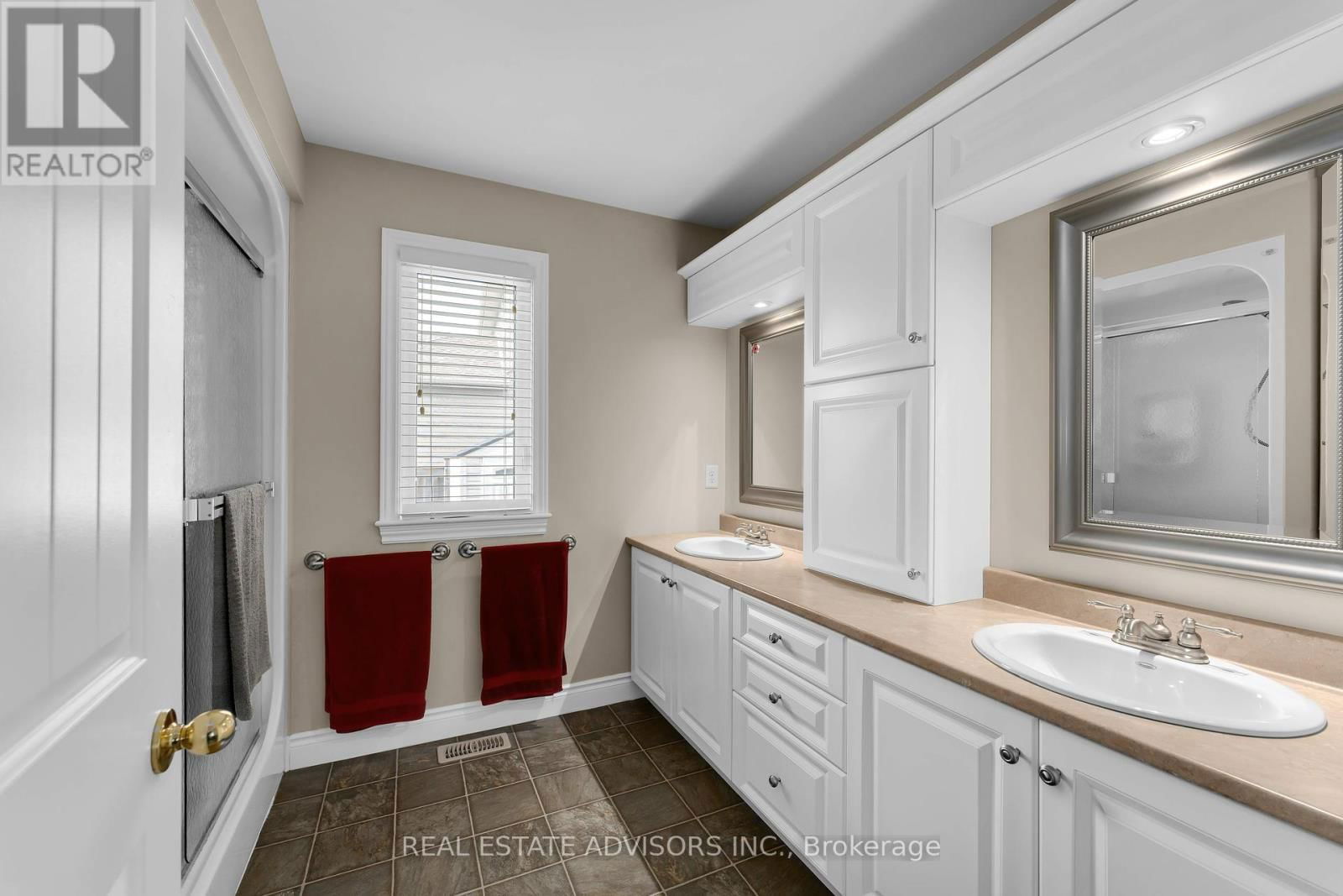 1124 CROSSFIELD AVENUE Image 23