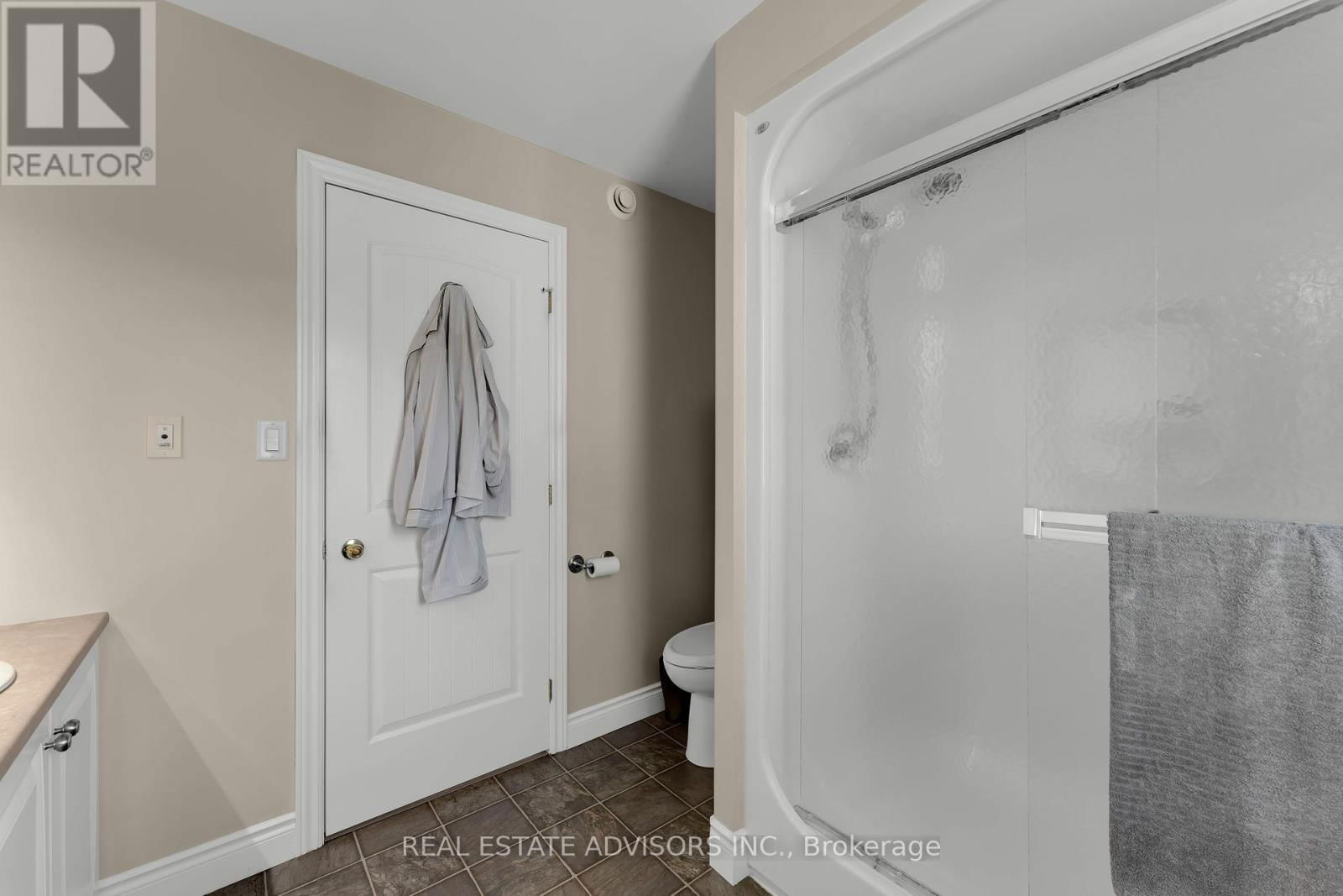 1124 CROSSFIELD AVENUE Image 24