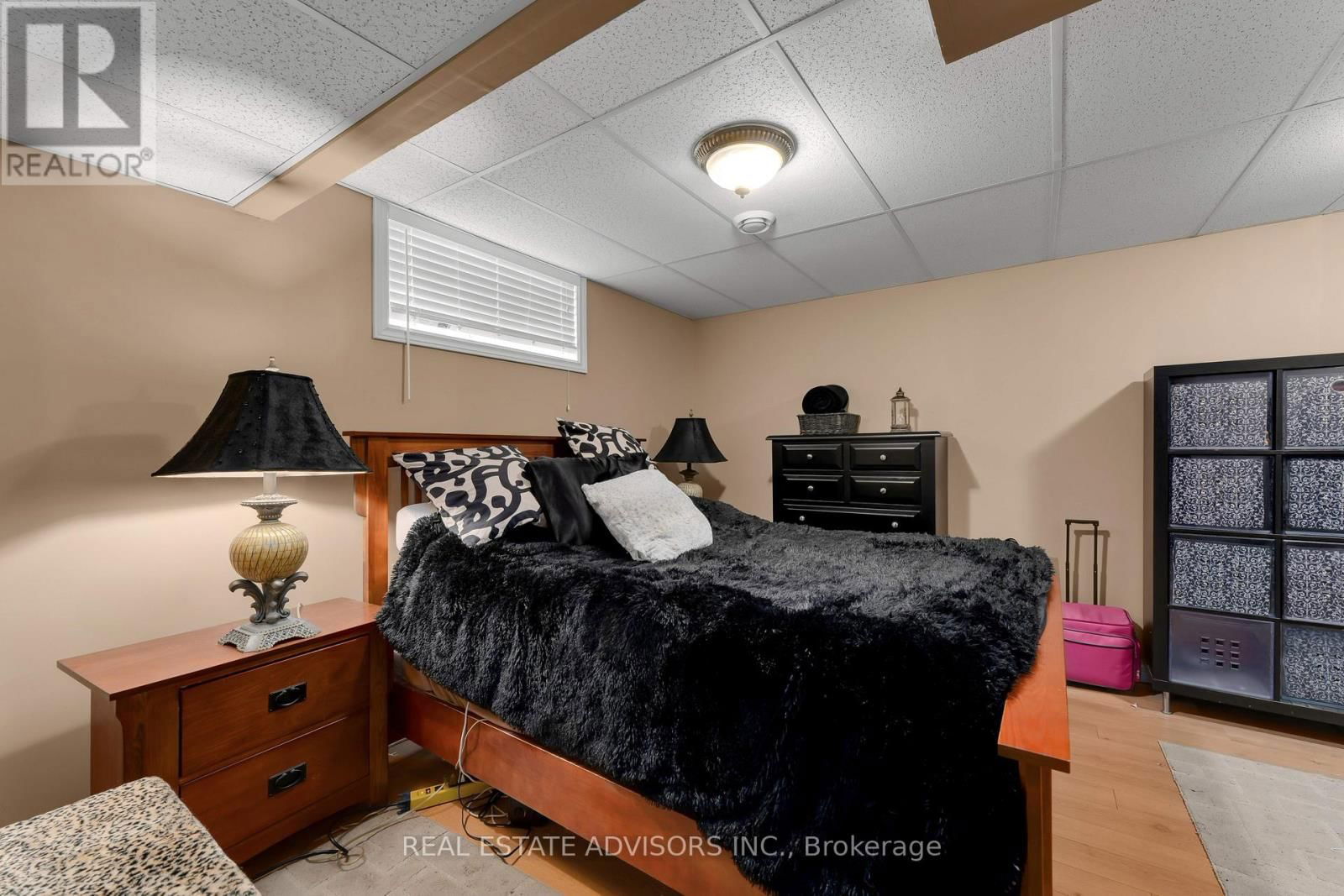 1124 CROSSFIELD AVENUE Image 31