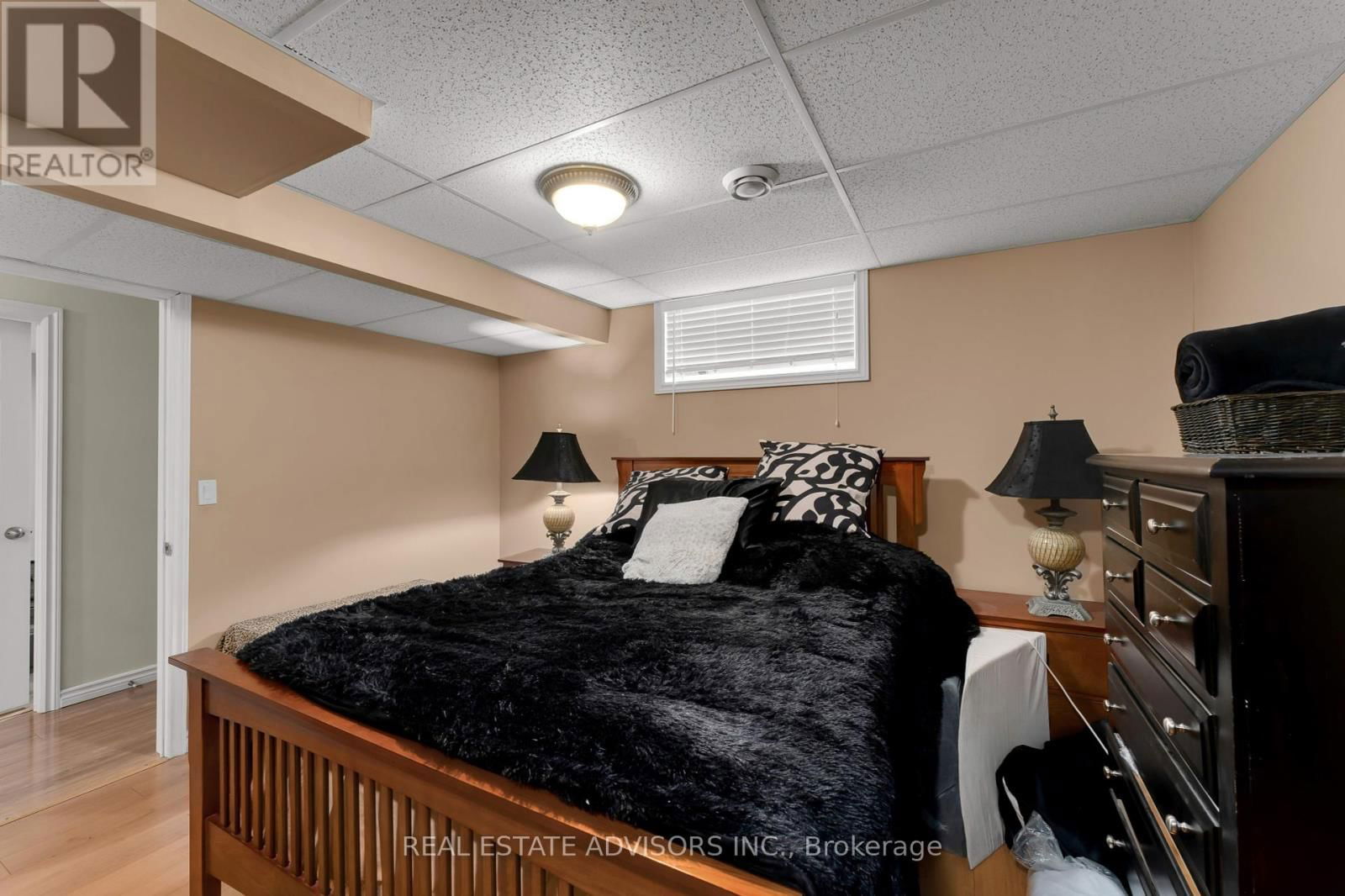 1124 CROSSFIELD AVENUE Image 32