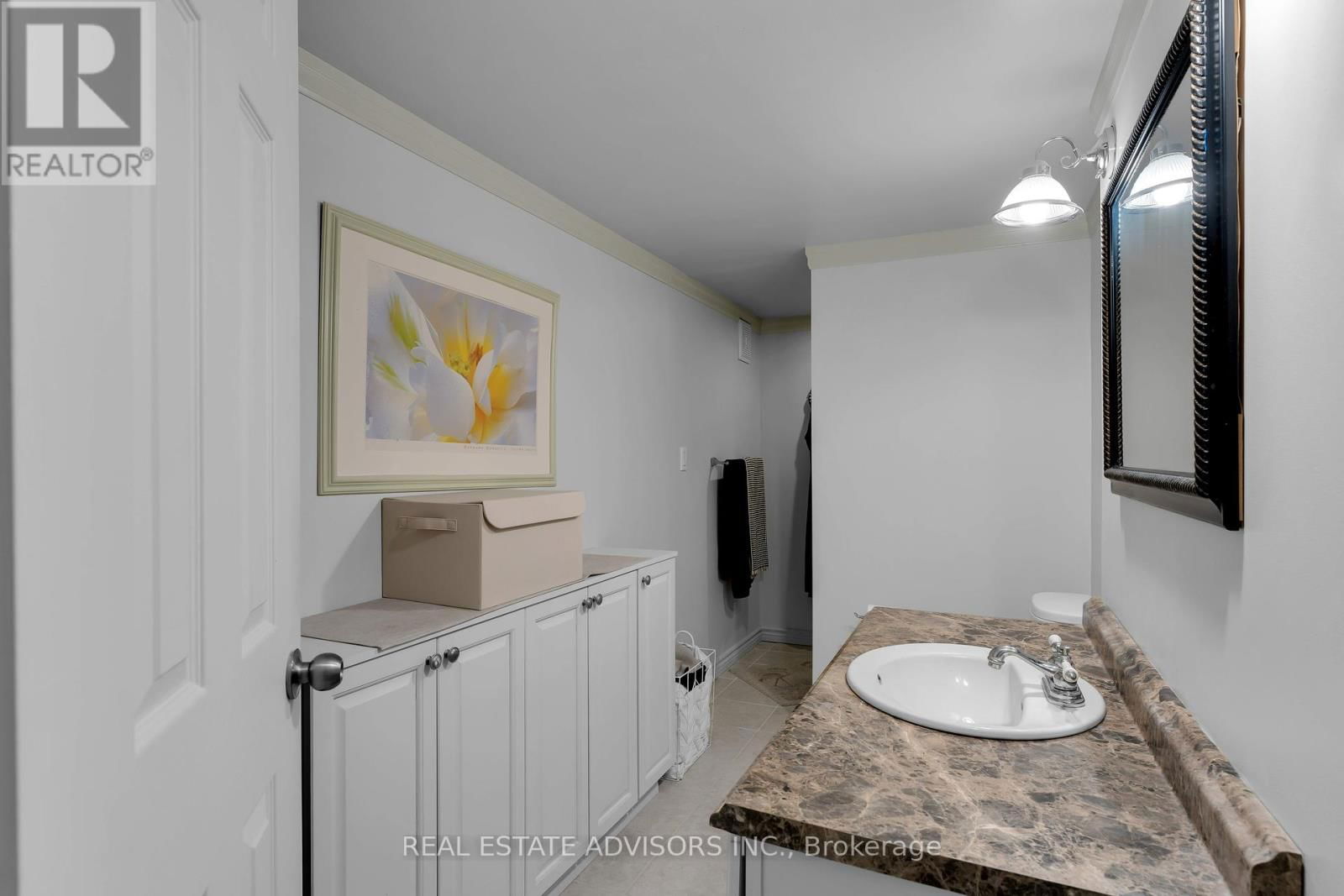1124 CROSSFIELD AVENUE Image 34