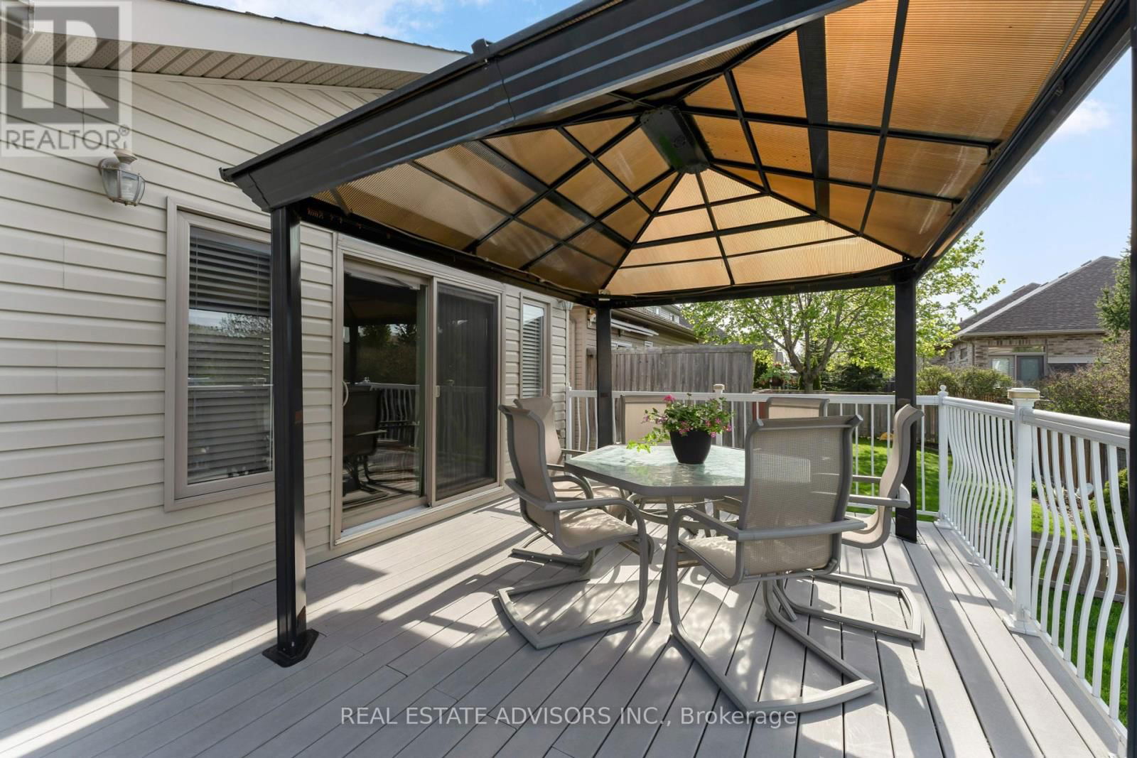 1124 CROSSFIELD AVENUE Image 40