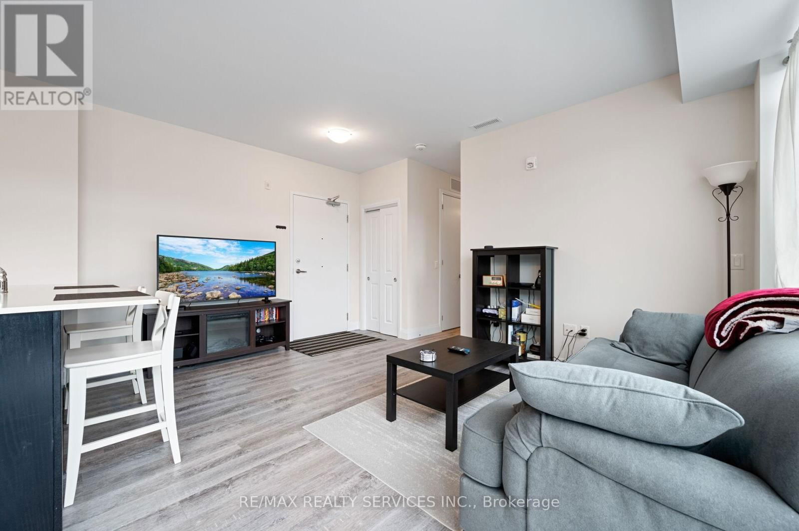 416 - 1 REDFERN AVENUE Image 15