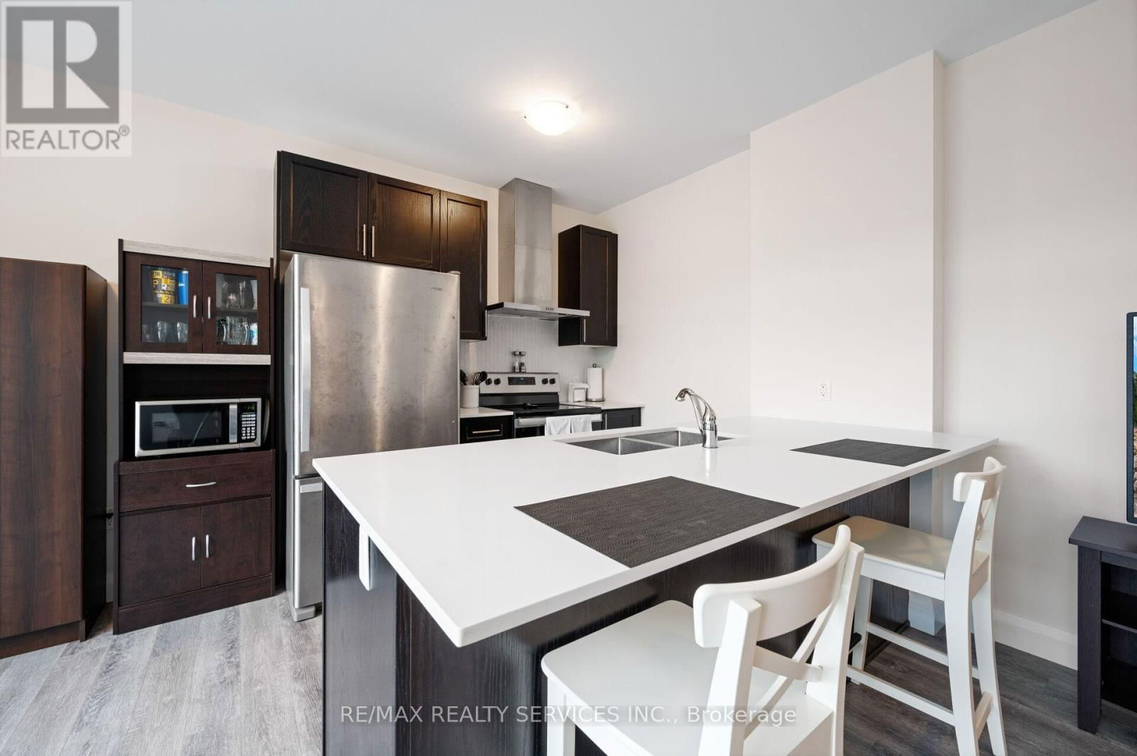 416 - 1 REDFERN AVENUE Image 17