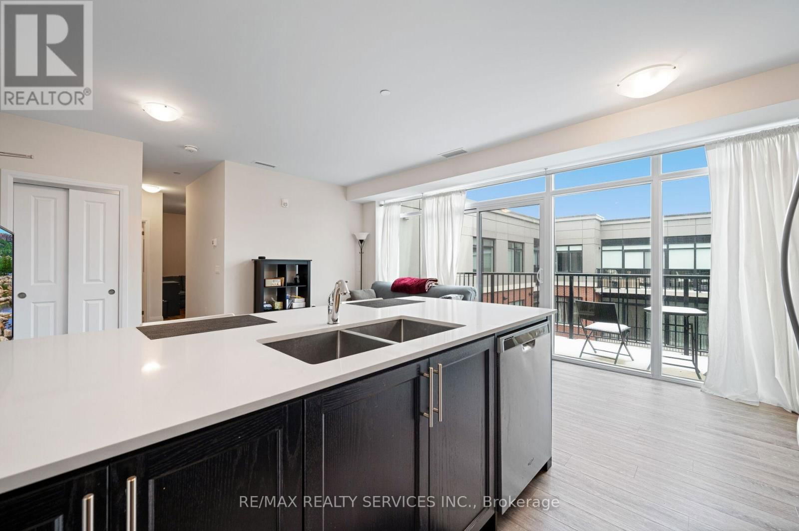 416 - 1 REDFERN AVENUE Image 19