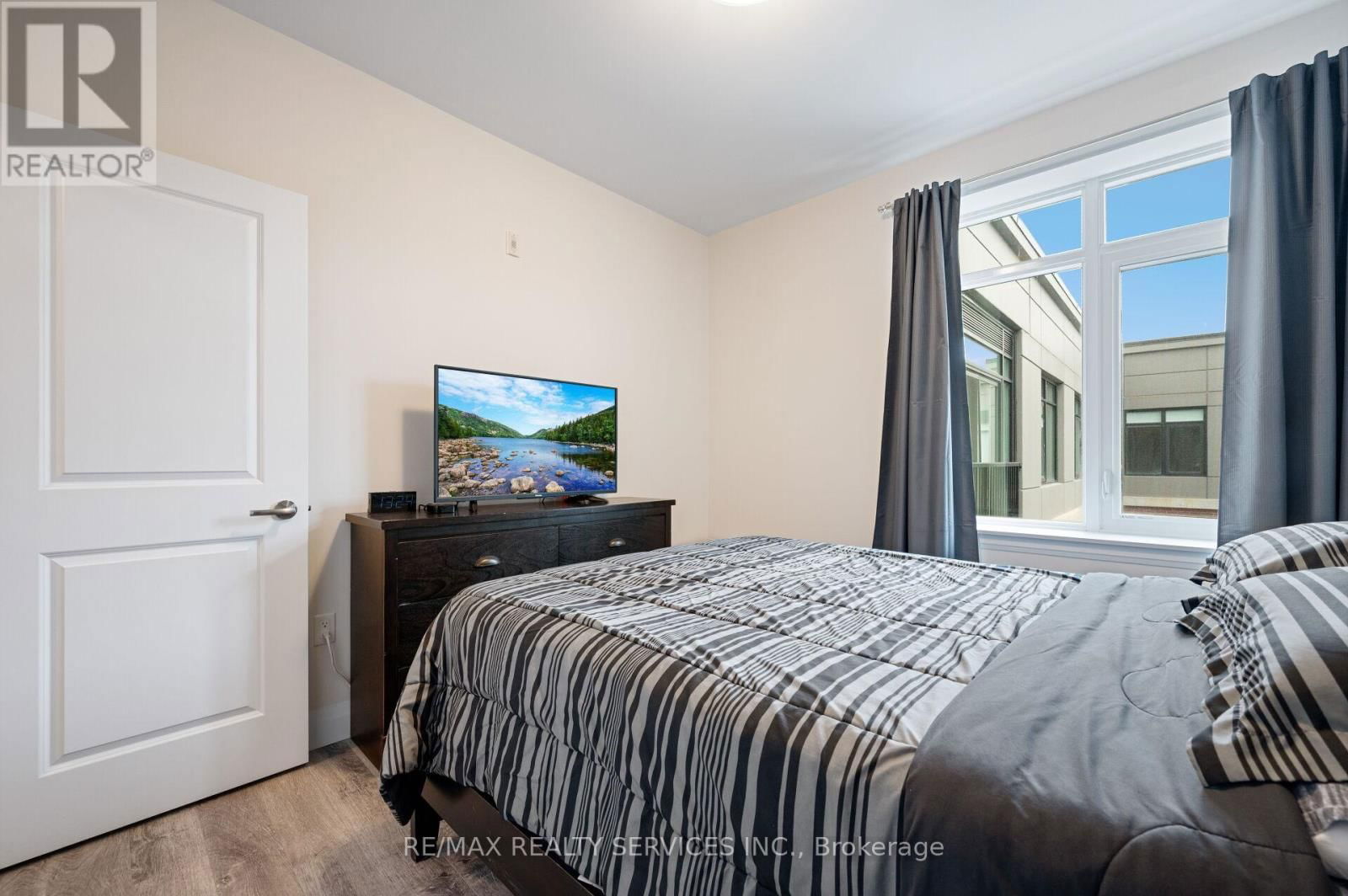 416 - 1 REDFERN AVENUE Image 22