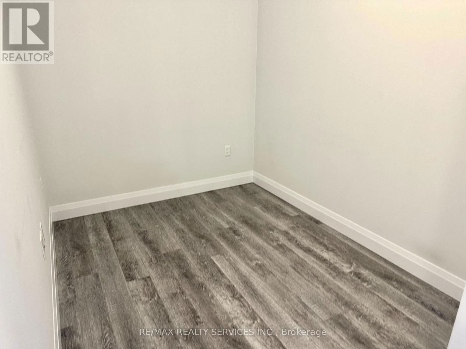 416 - 1 REDFERN AVENUE Image 24