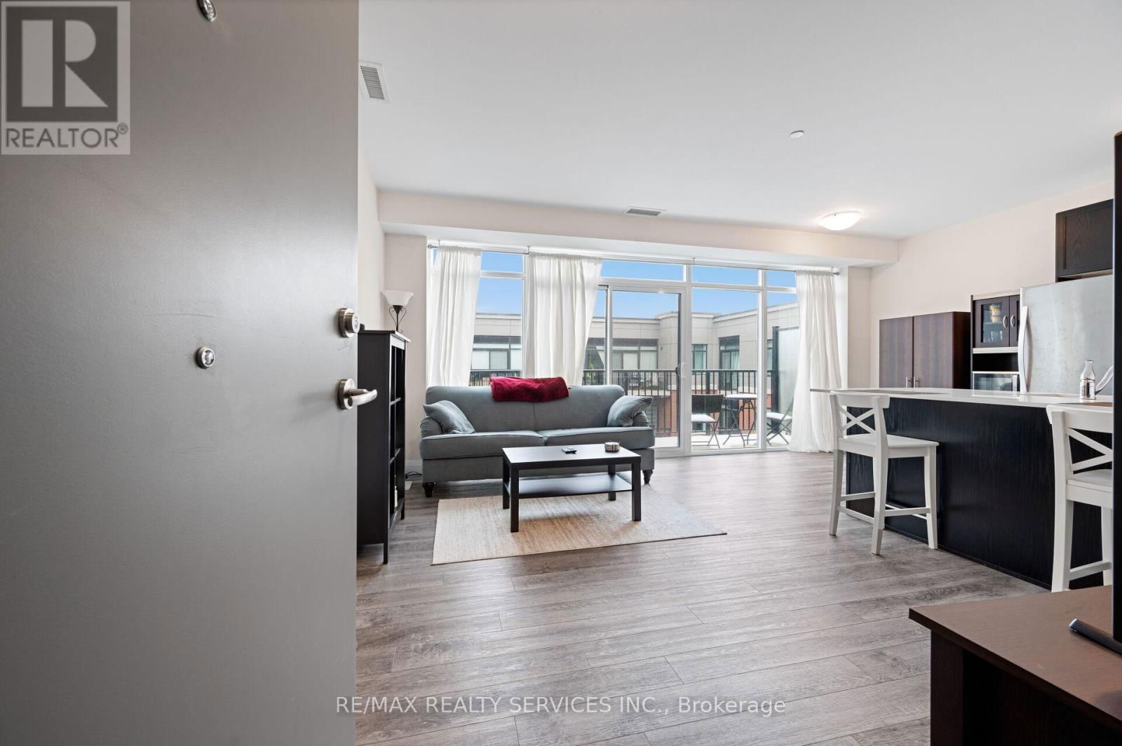 416 - 1 REDFERN AVENUE Image 8