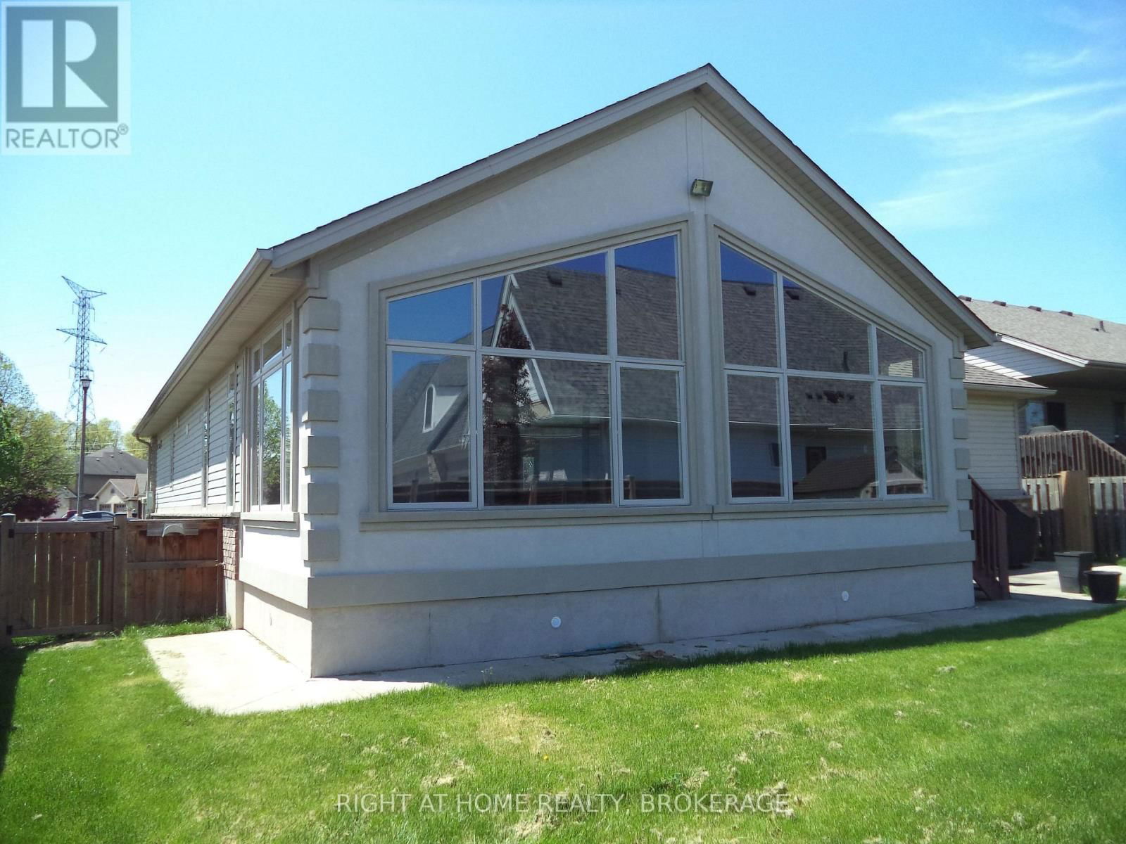 48 NICHOLAS DRIVE Image 11