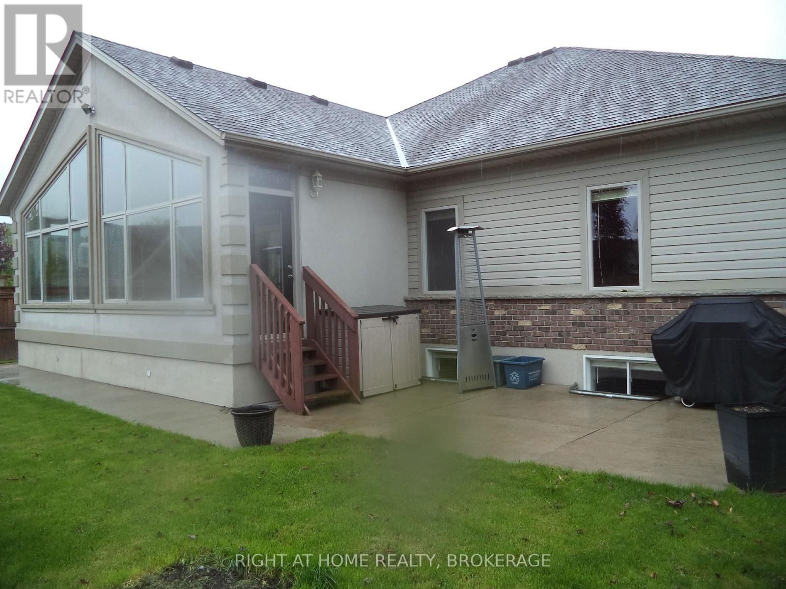 48 NICHOLAS DRIVE Image 12