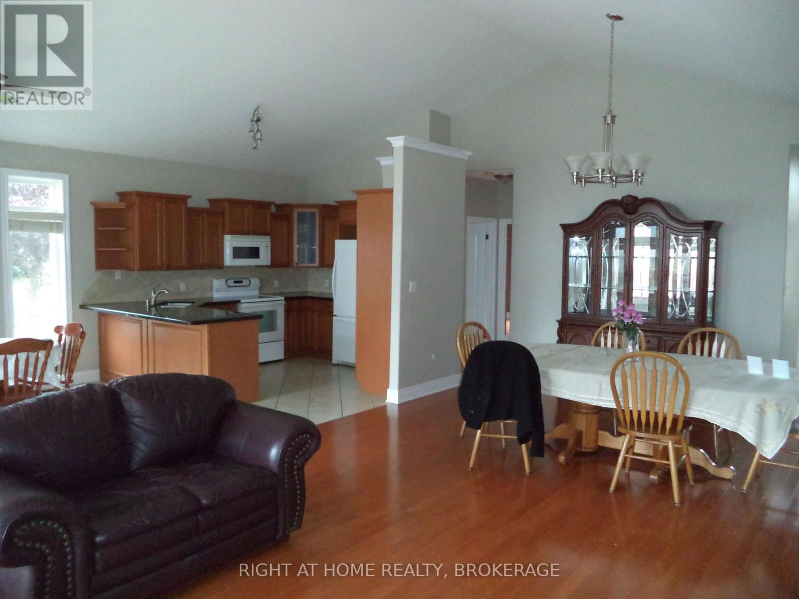 48 NICHOLAS DRIVE Image 16