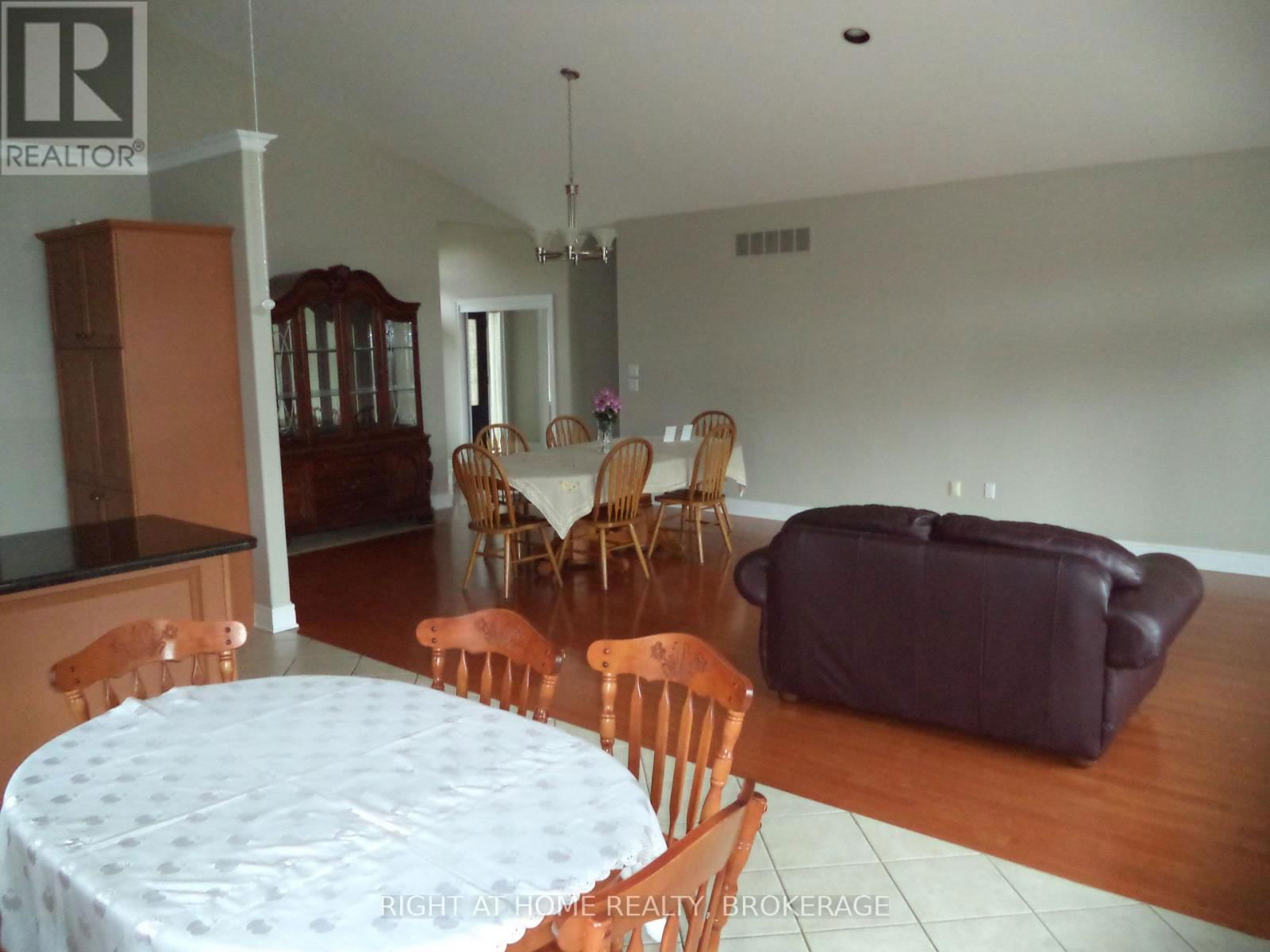 48 NICHOLAS DRIVE Image 17