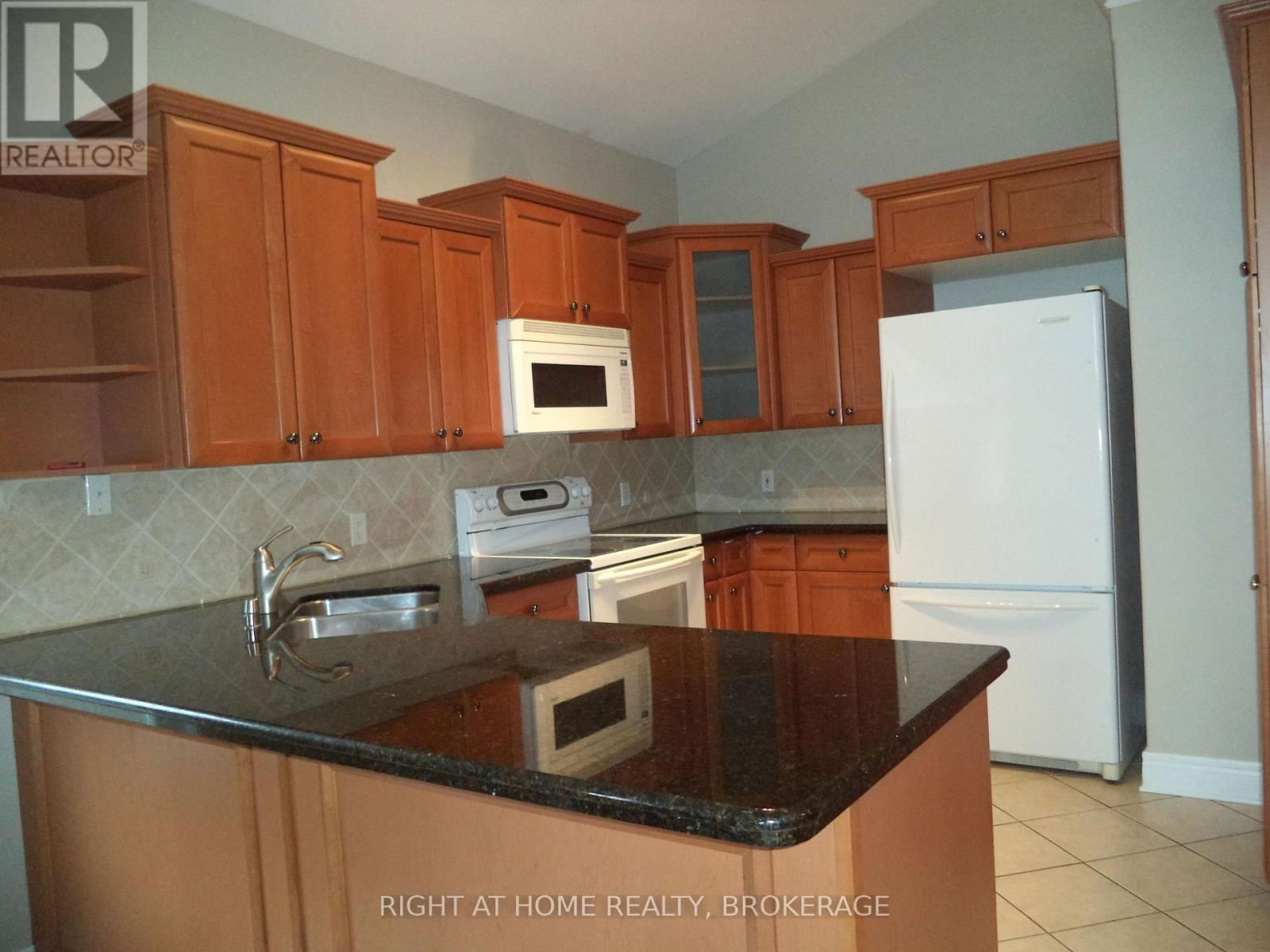 48 NICHOLAS DRIVE Image 18