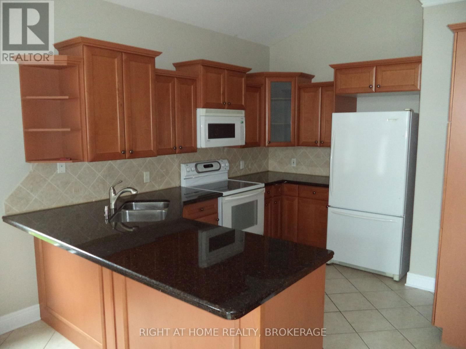 48 NICHOLAS DRIVE Image 19