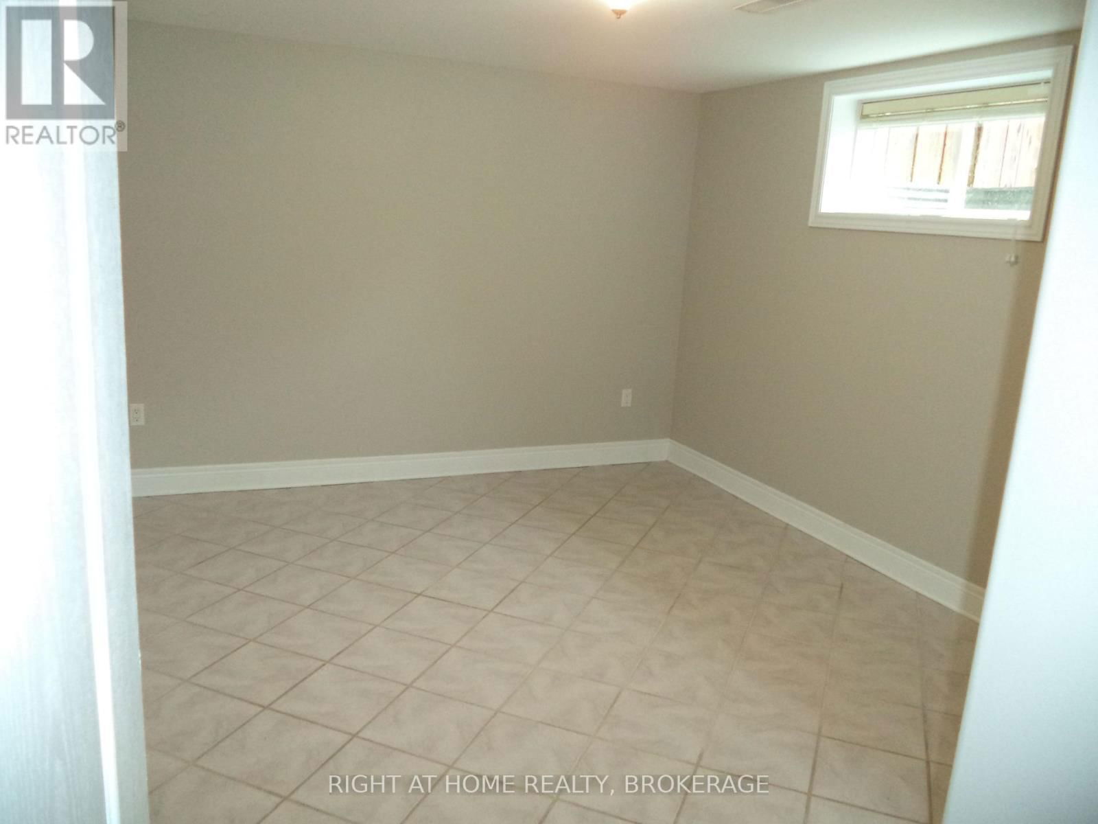 48 NICHOLAS DRIVE Image 32