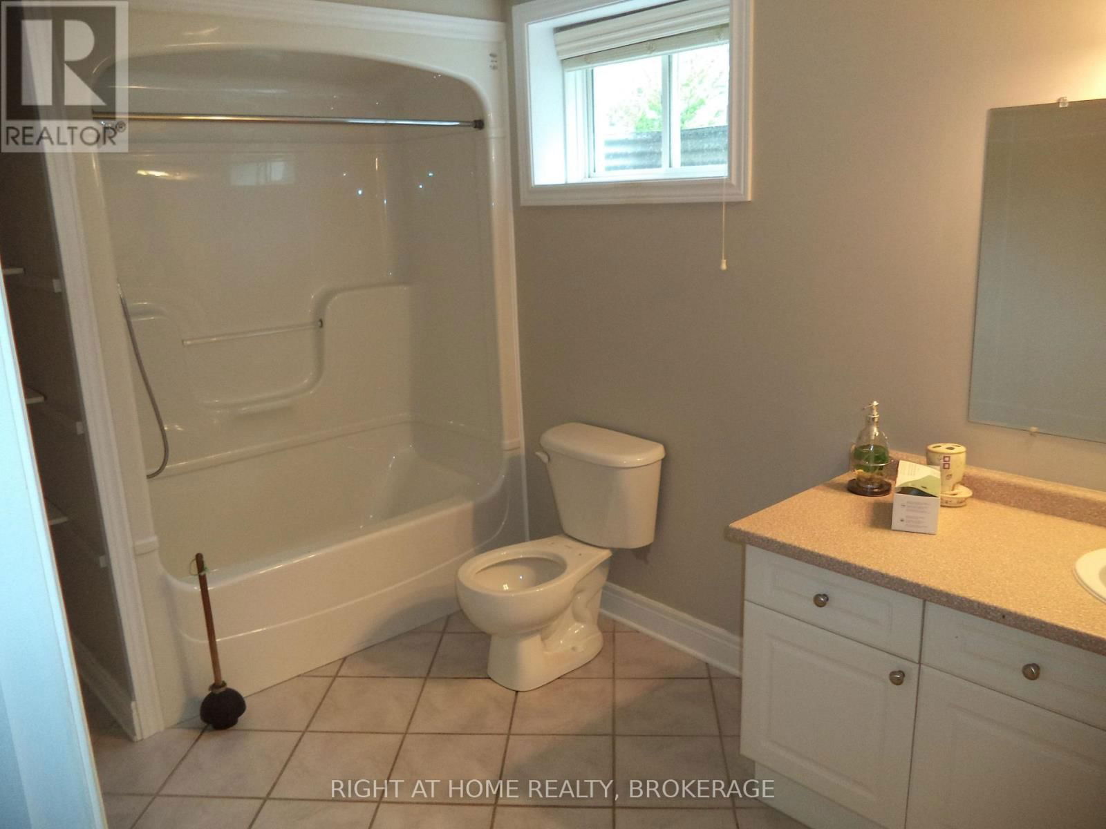 48 NICHOLAS DRIVE Image 33