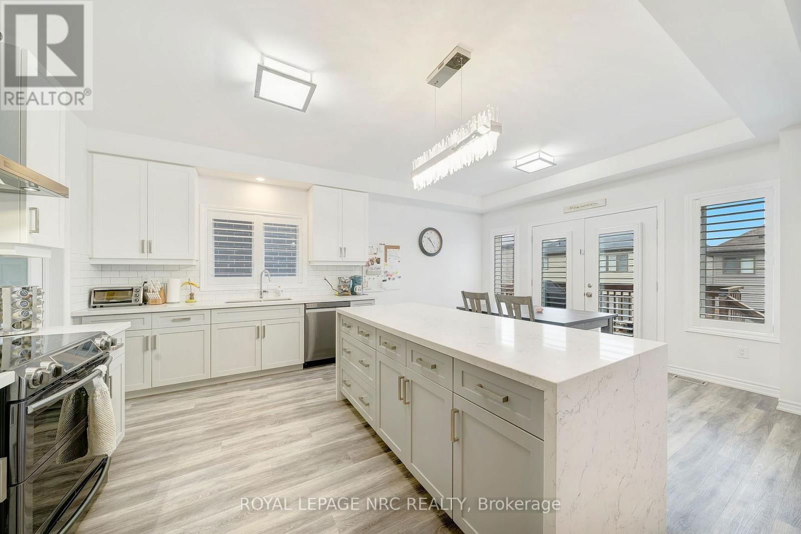 4071 THOMAS STREET Image 12