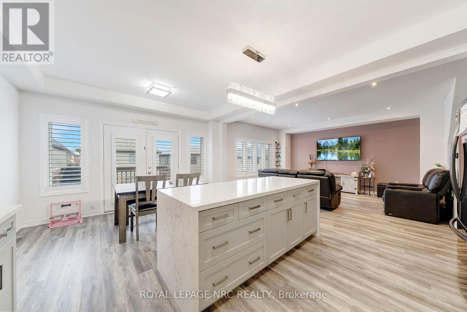 4071 THOMAS STREET Image 13