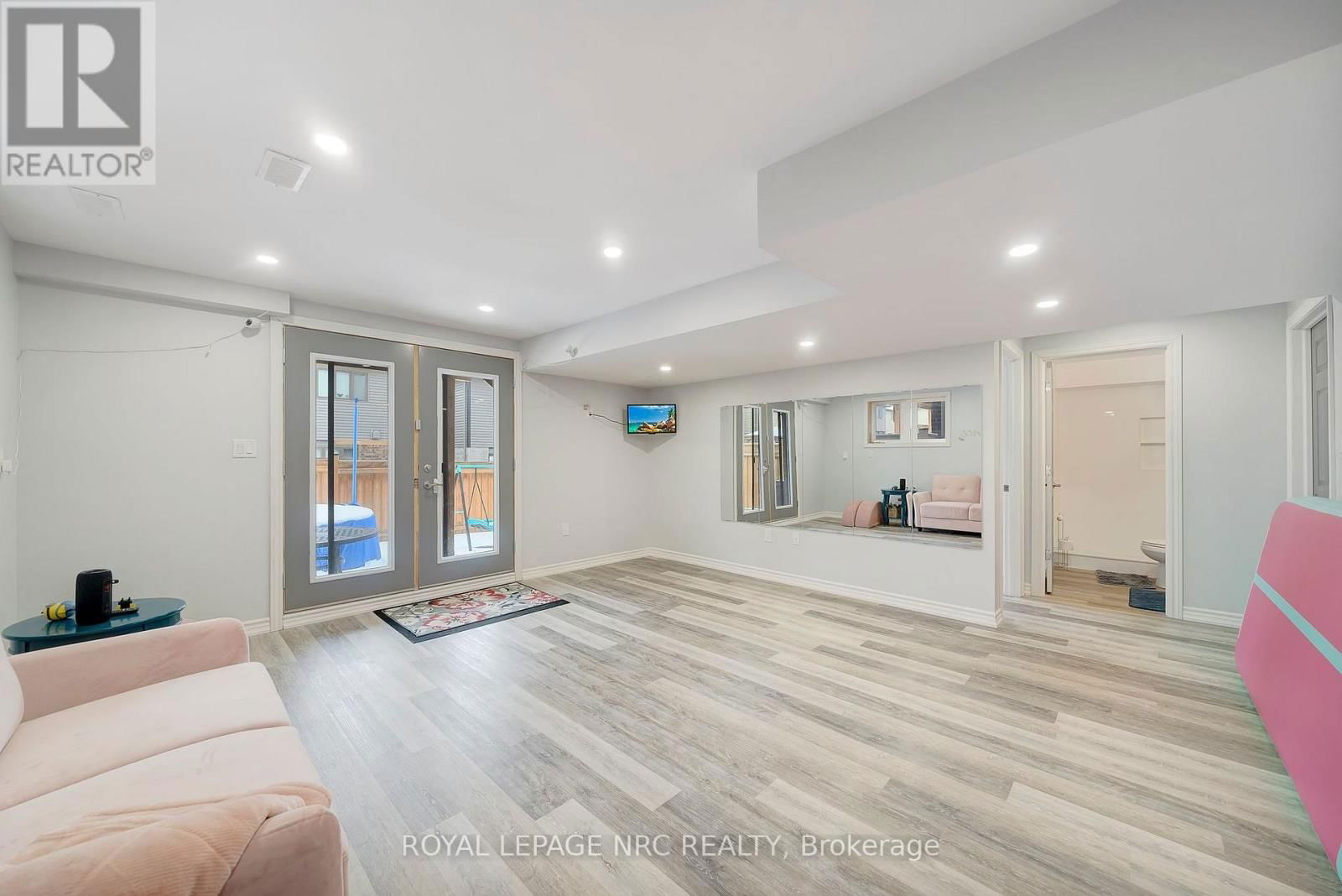 4071 THOMAS STREET Image 26