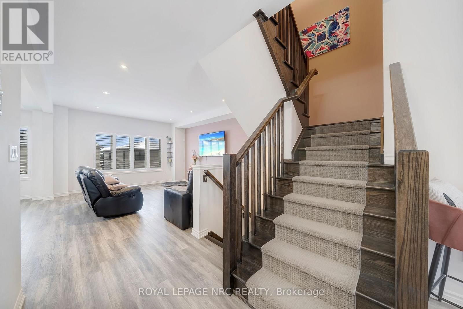 4071 THOMAS STREET Image 4