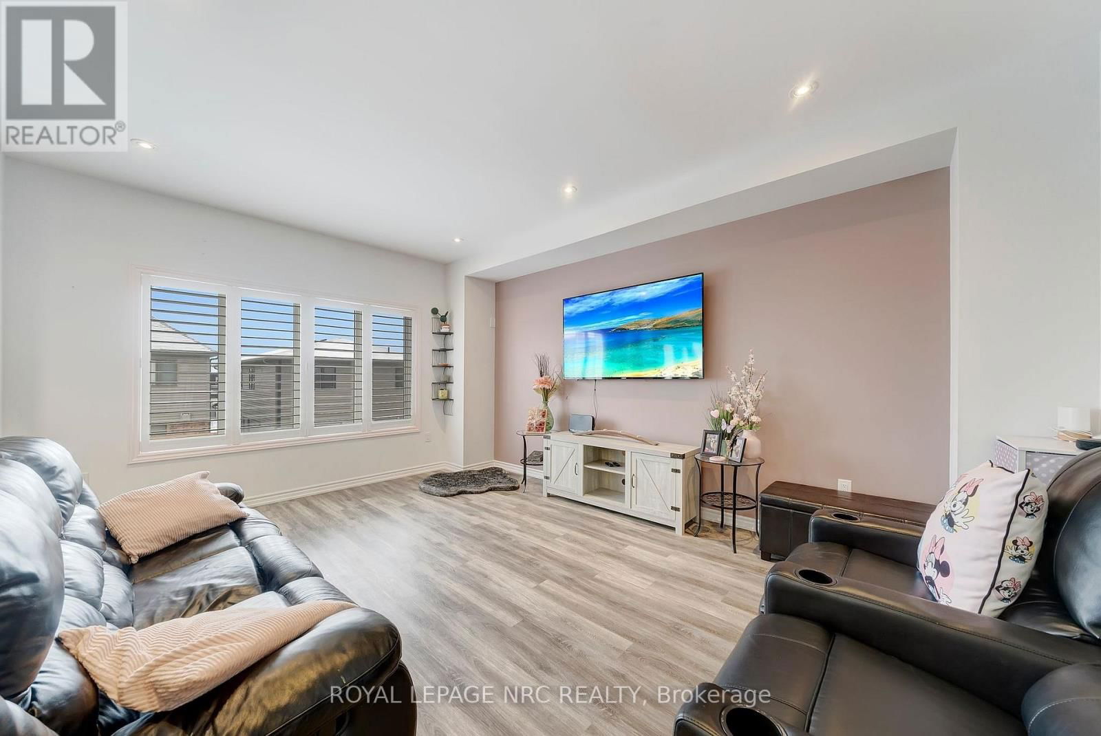 4071 THOMAS STREET Image 5