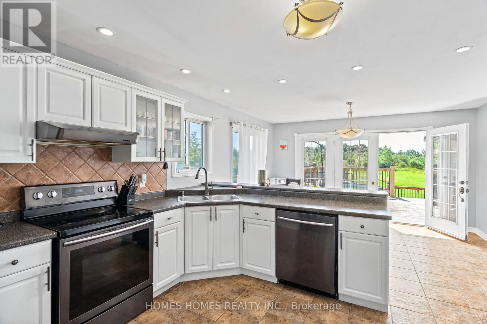 5183 SHERKSTON ROAD Image 11