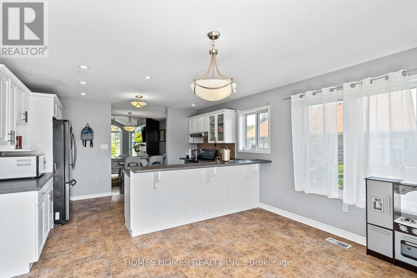 5183 SHERKSTON ROAD Image 12