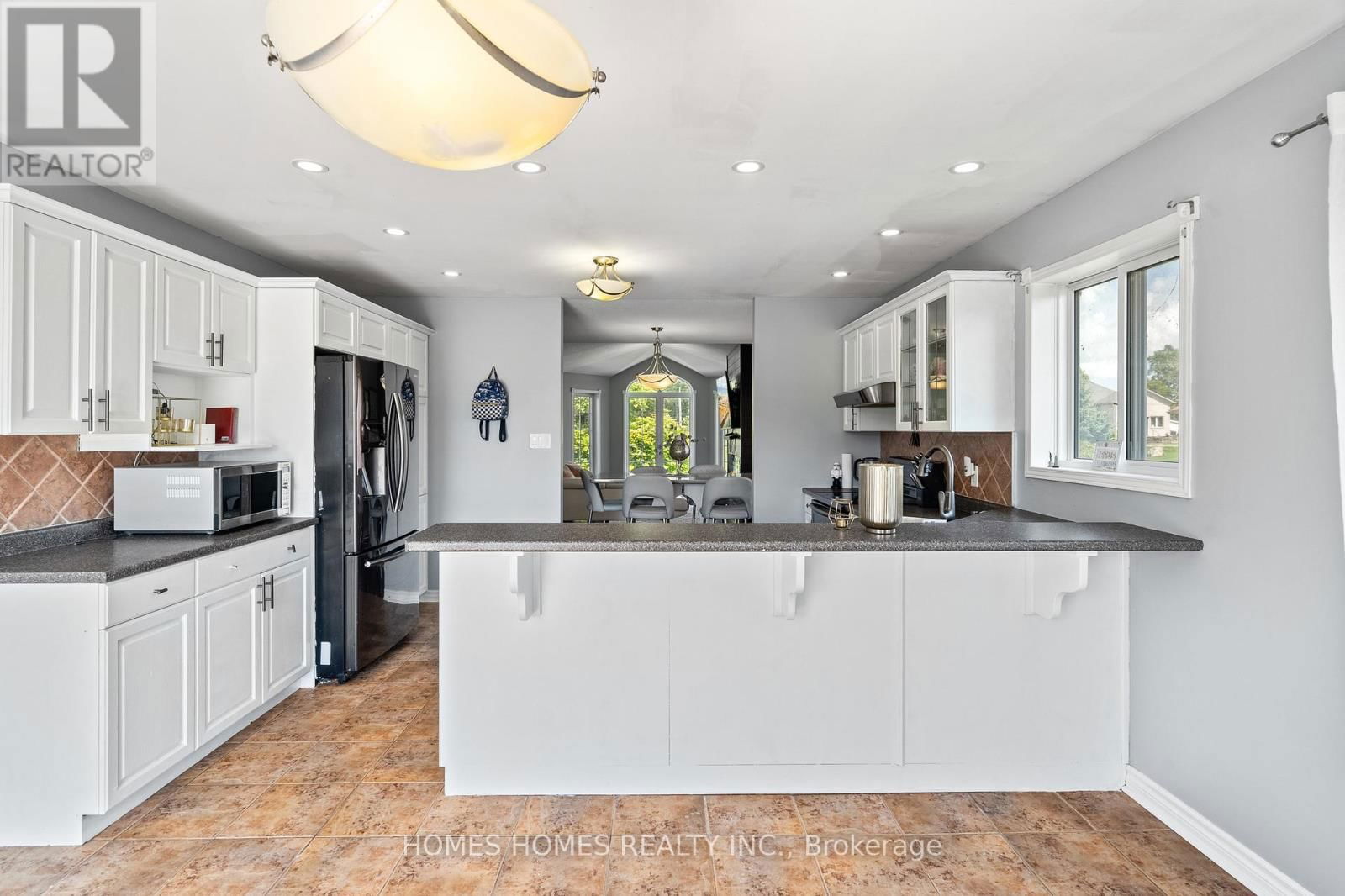 5183 SHERKSTON ROAD Image 13
