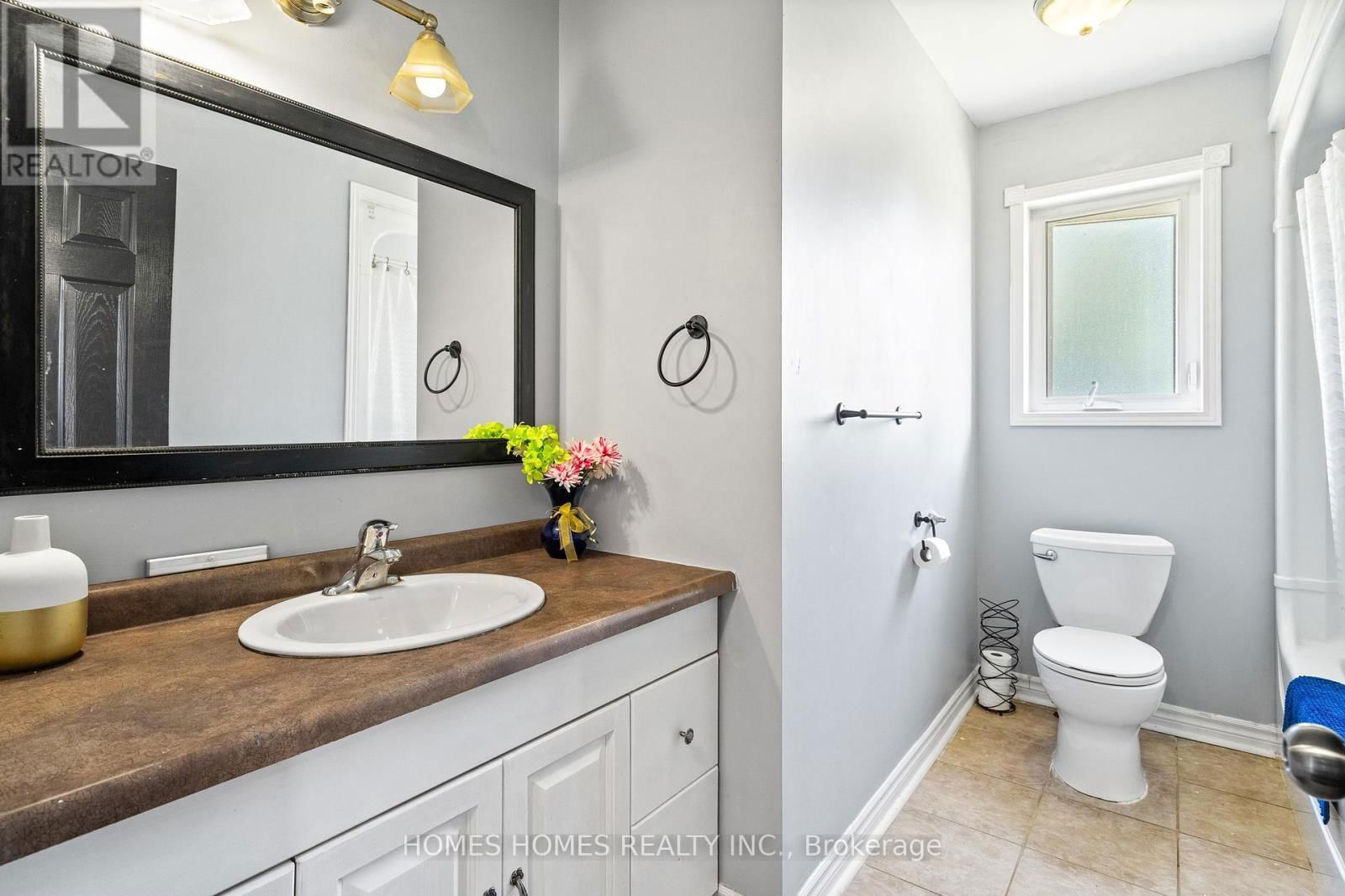 5183 SHERKSTON ROAD Image 17