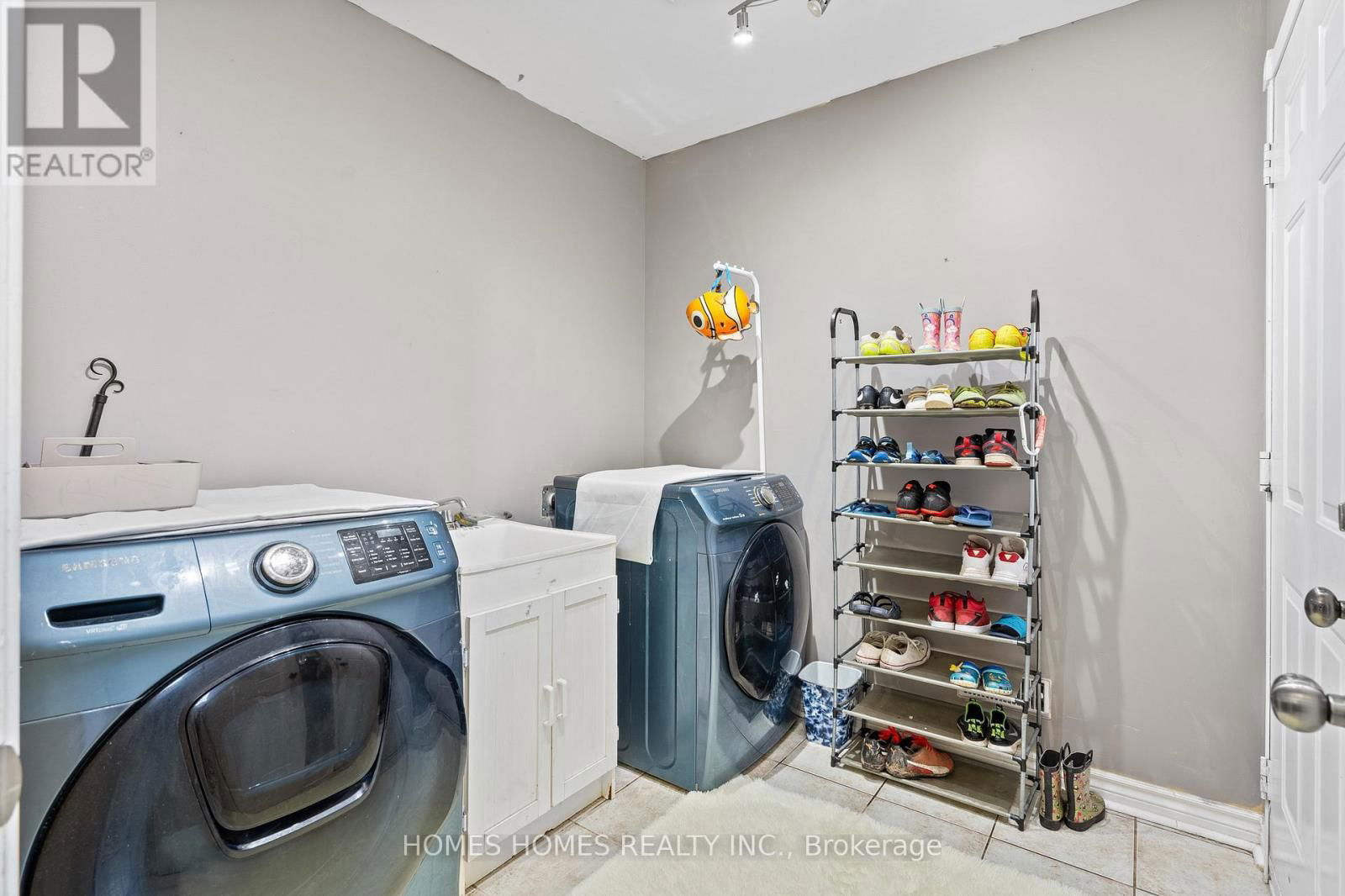 5183 SHERKSTON ROAD Image 22
