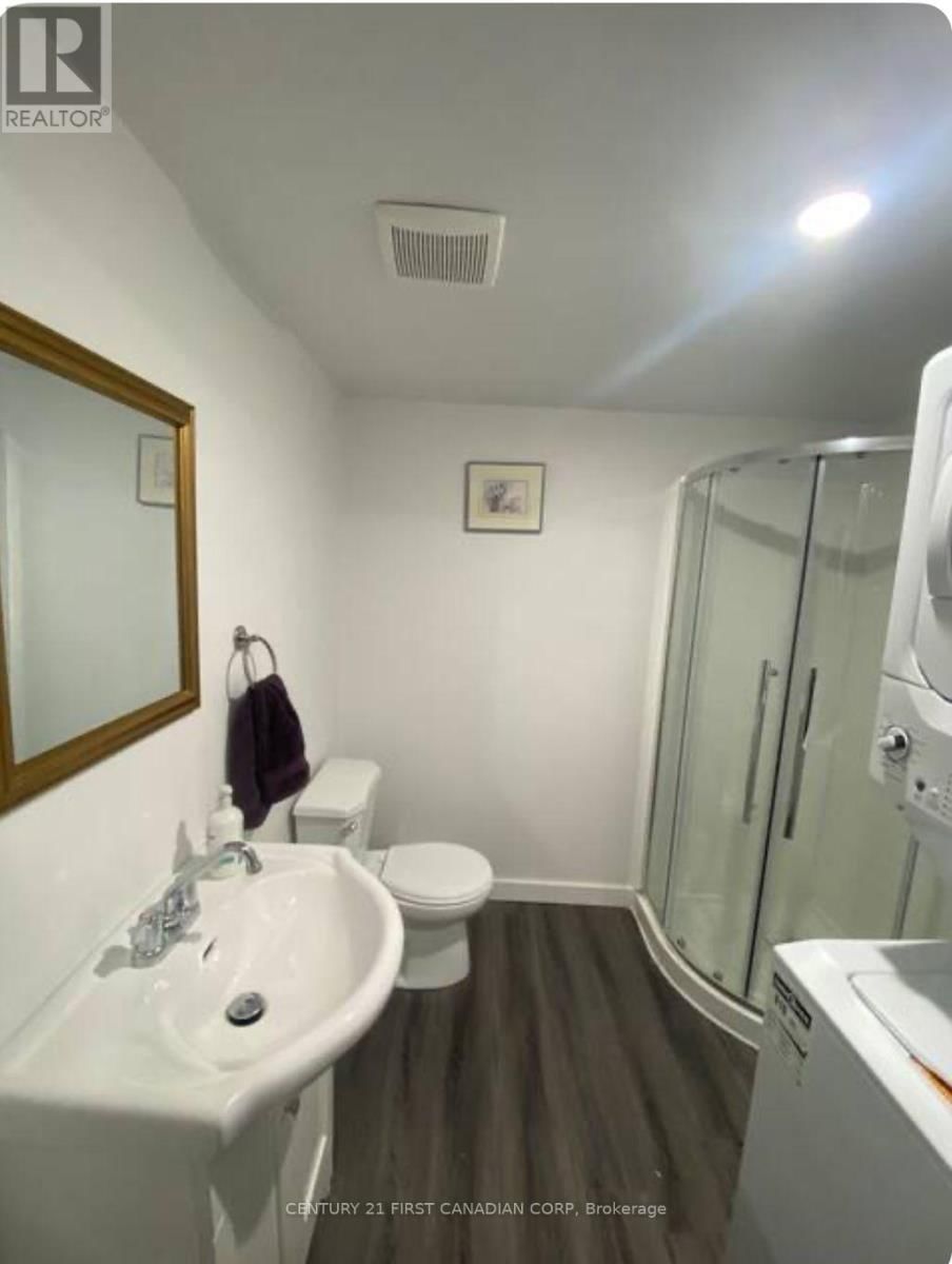 292 SIMCOE STREET Image 14