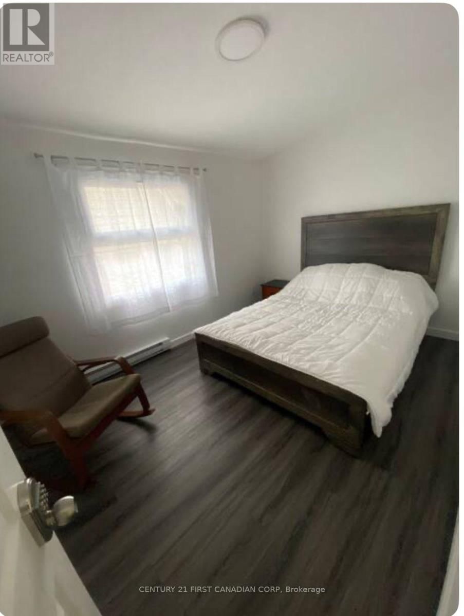 292 SIMCOE STREET Image 15
