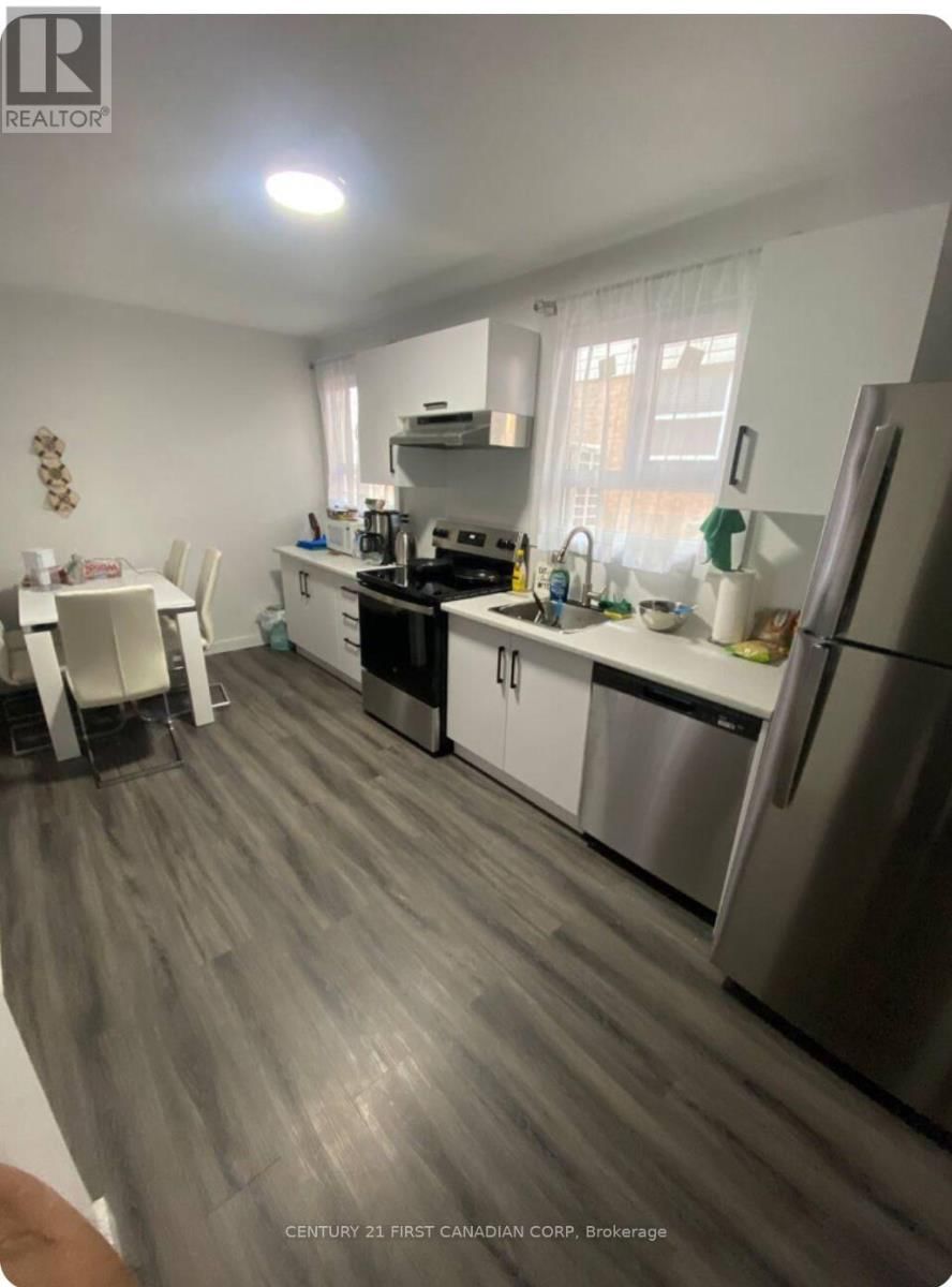 292 SIMCOE STREET Image 22