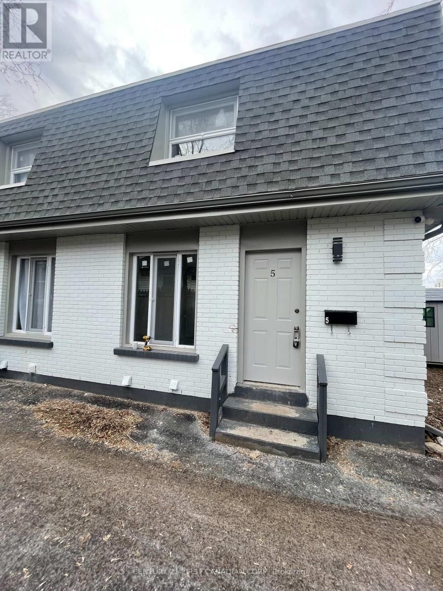 292 SIMCOE STREET Image 24