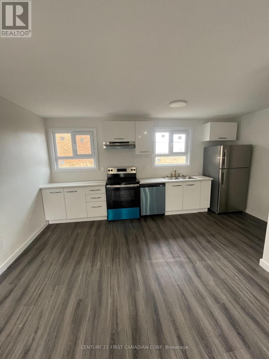 292 SIMCOE STREET Image 26