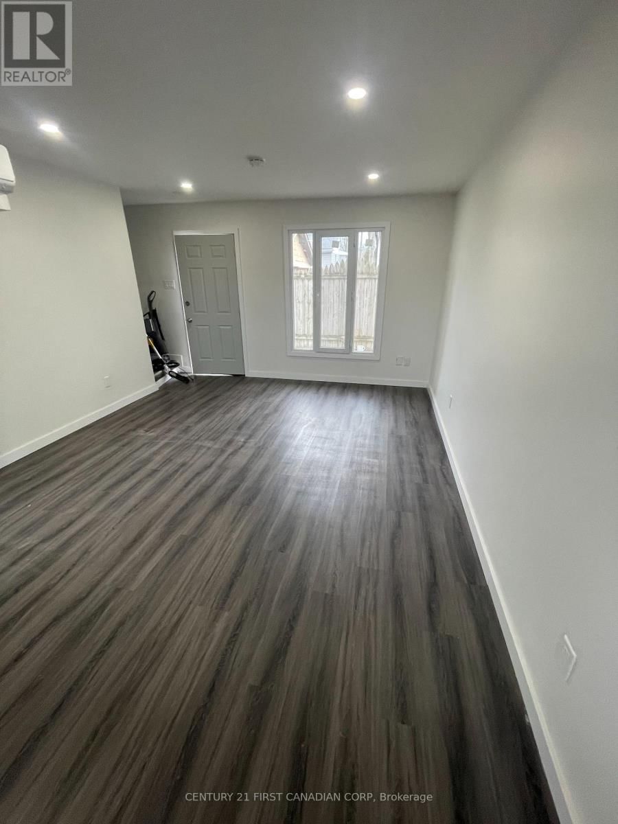 292 SIMCOE STREET Image 28