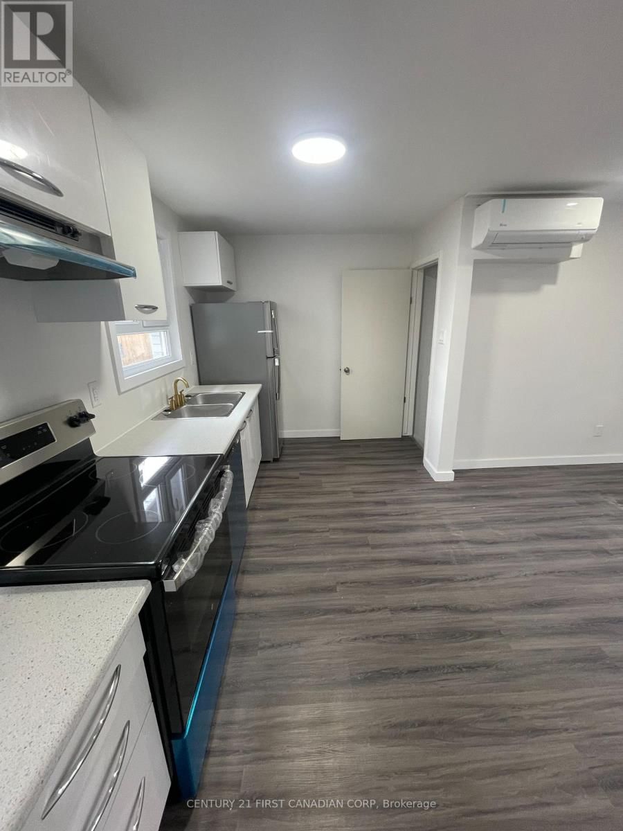 292 SIMCOE STREET Image 29