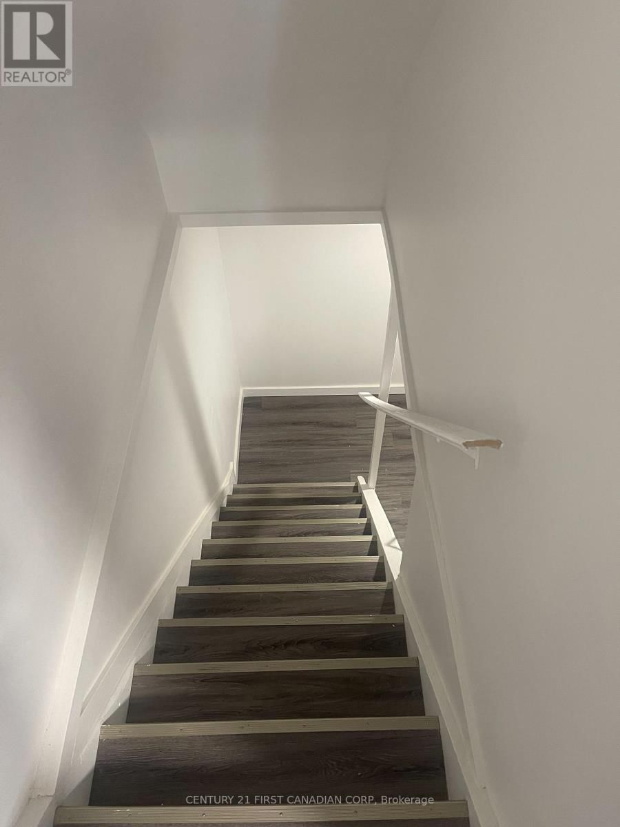 292 SIMCOE STREET Image 30