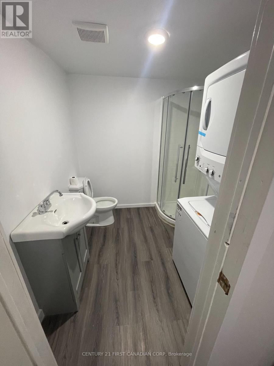 292 SIMCOE STREET Image 31