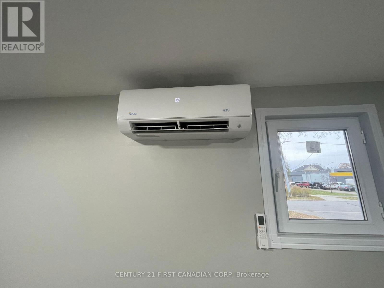 292 SIMCOE STREET Image 6