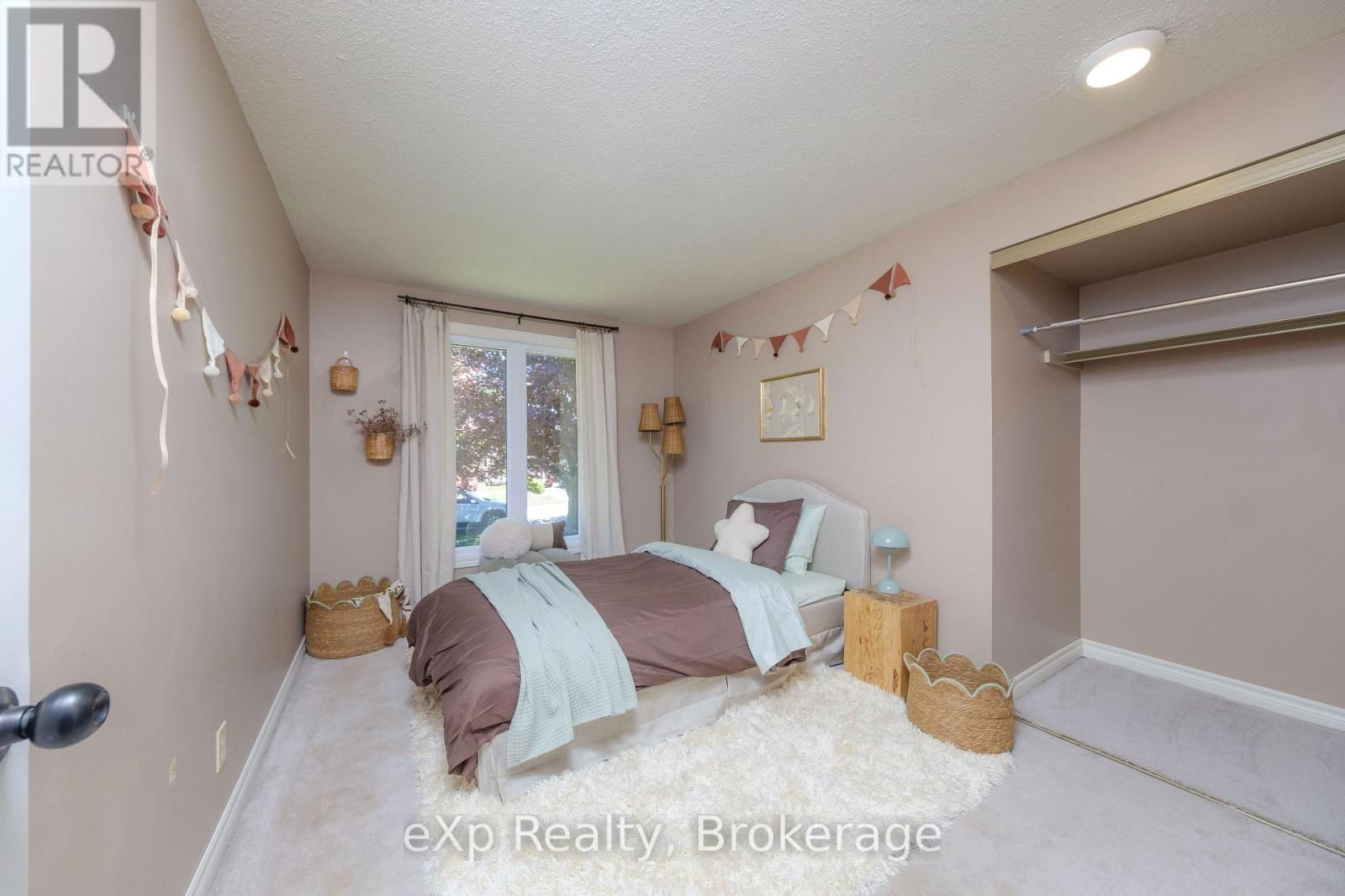 484 FALCONER STREET Image 11